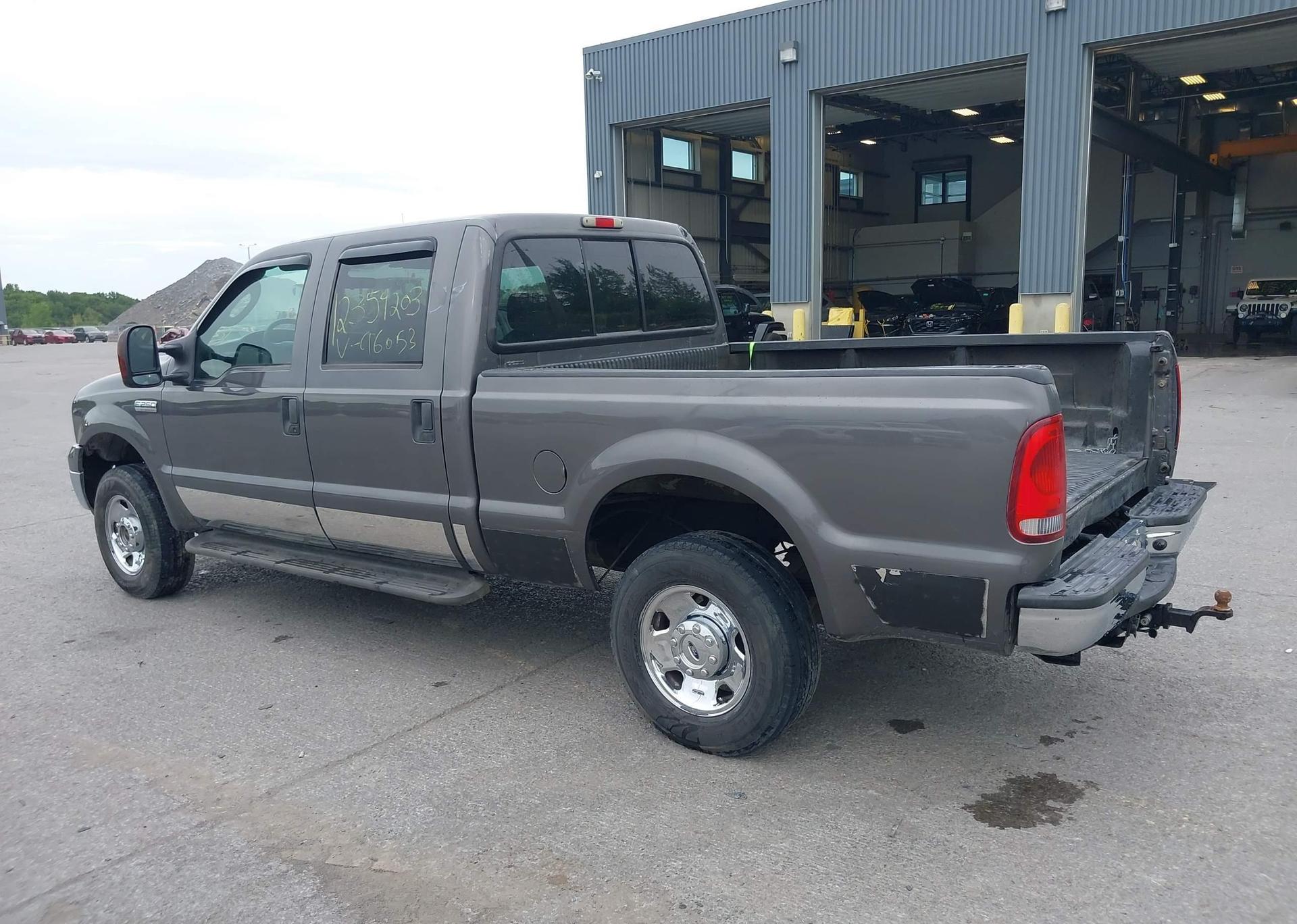 2005 FORD F-250 LARIAT