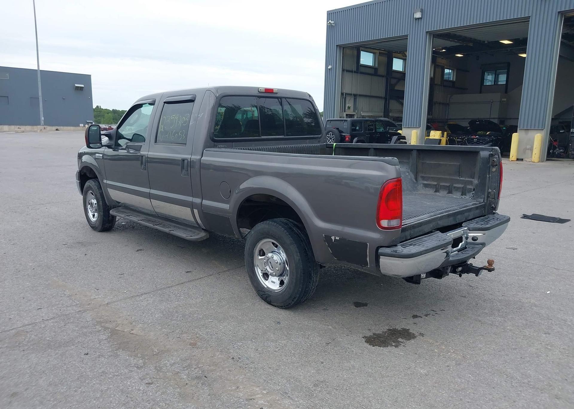 2005 FORD F-250 LARIAT