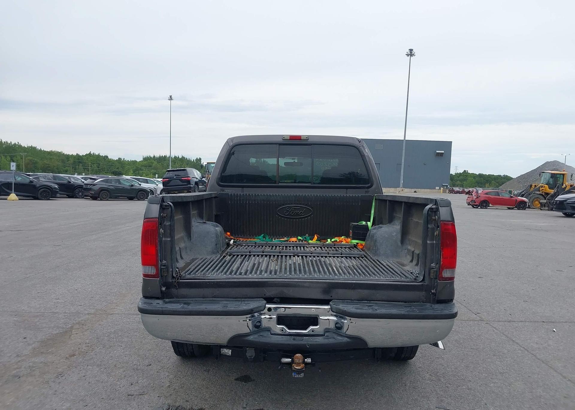 2005 FORD F-250 LARIAT