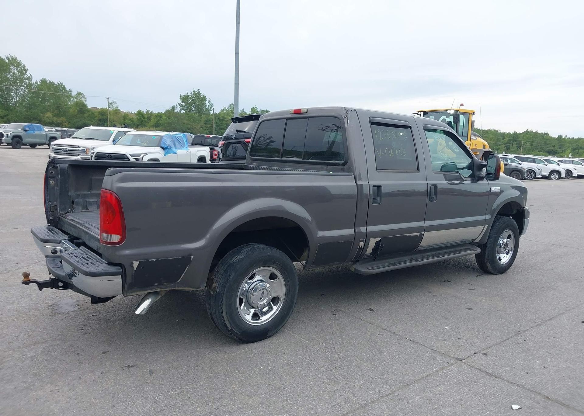 2005 FORD F-250 LARIAT