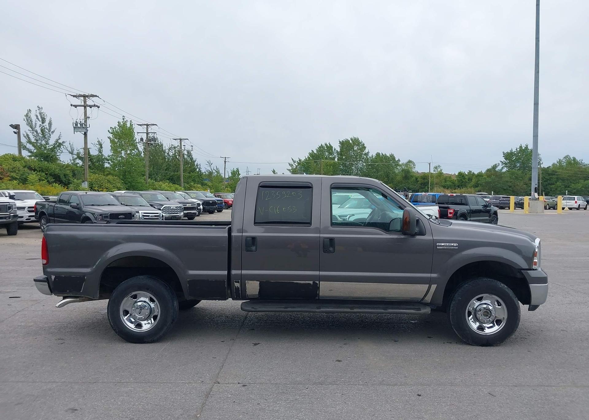 2005 FORD F-250 LARIAT