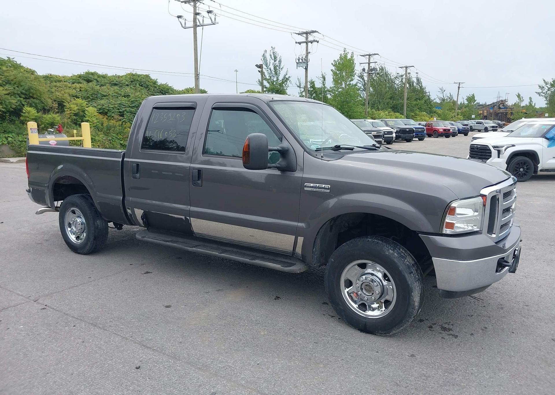 2005 FORD F-250 LARIAT