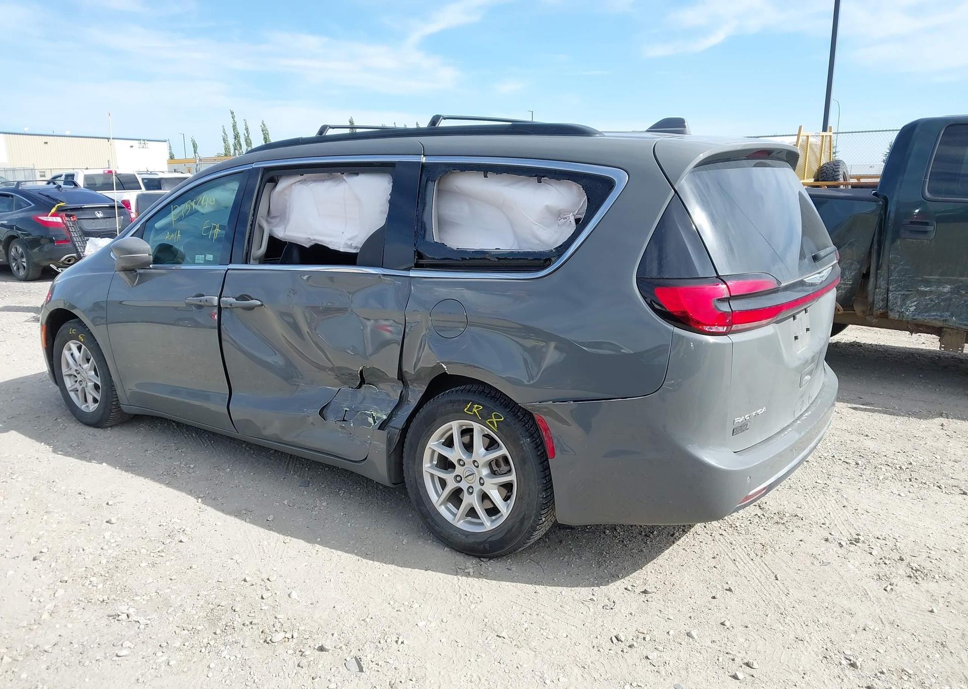 2022 CHRYSLER PACIFICA TOURING L