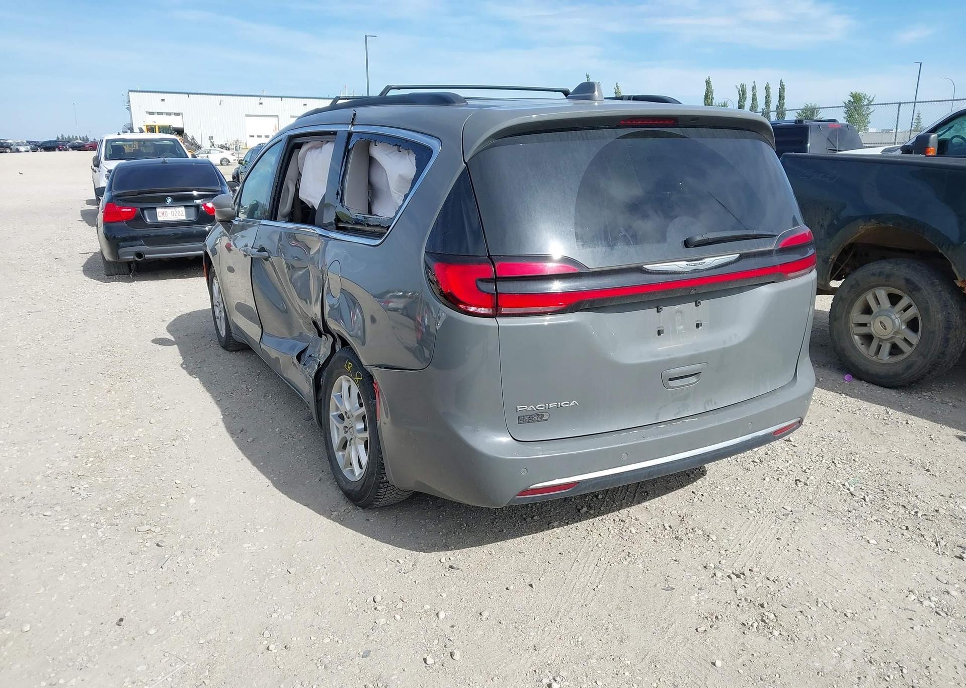 2022 CHRYSLER PACIFICA TOURING L