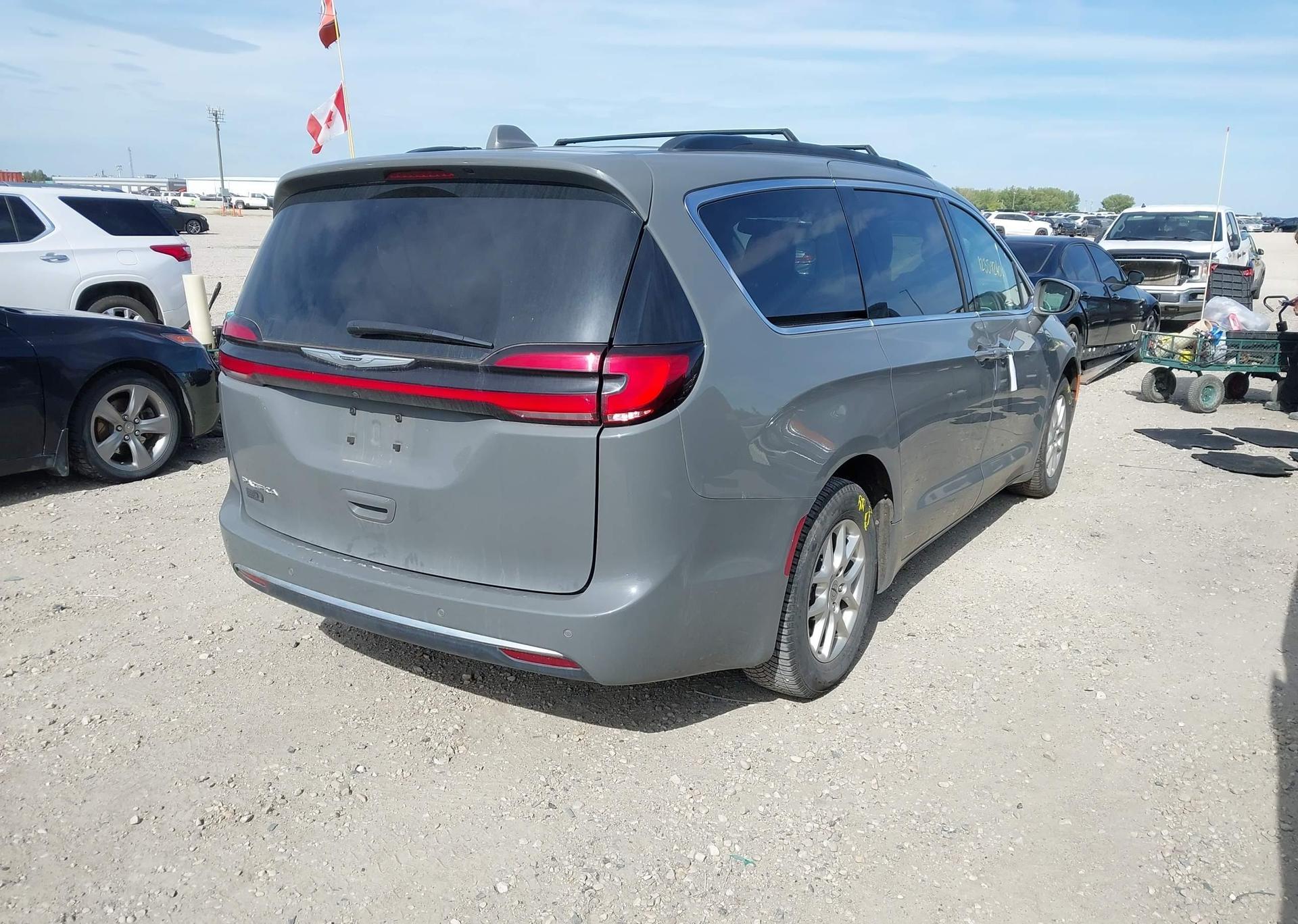 2022 CHRYSLER PACIFICA TOURING L