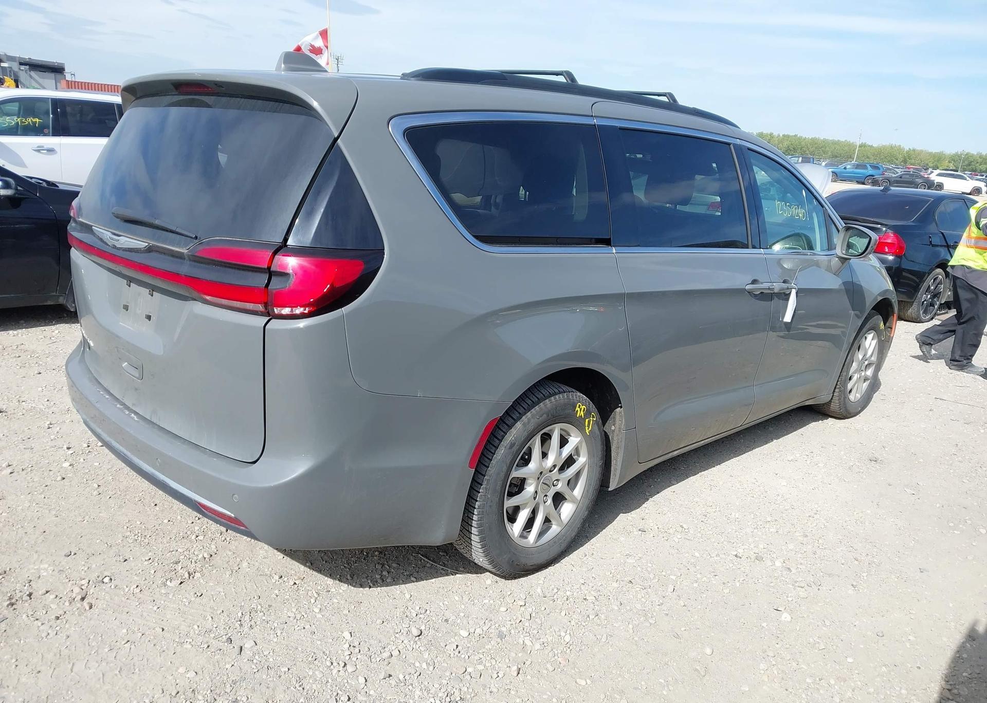 2022 CHRYSLER PACIFICA TOURING L