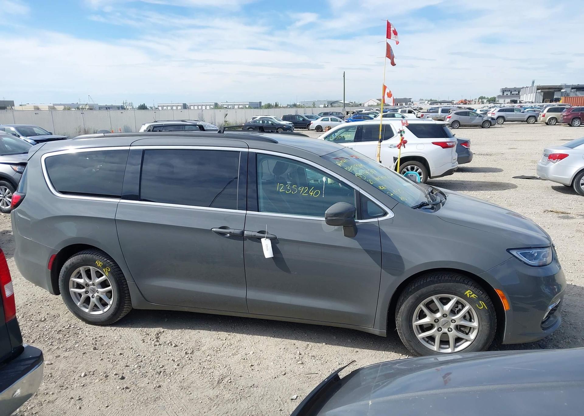 2022 CHRYSLER PACIFICA TOURING L