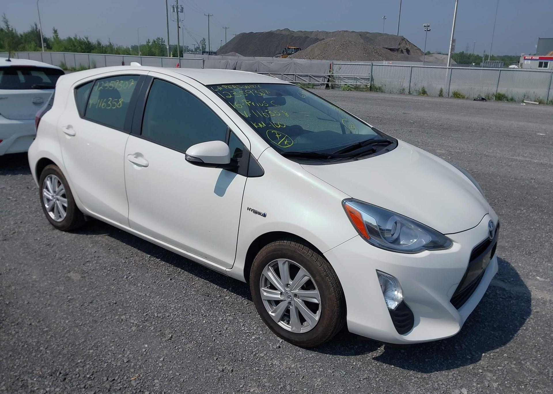 2016 TOYOTA Prius c