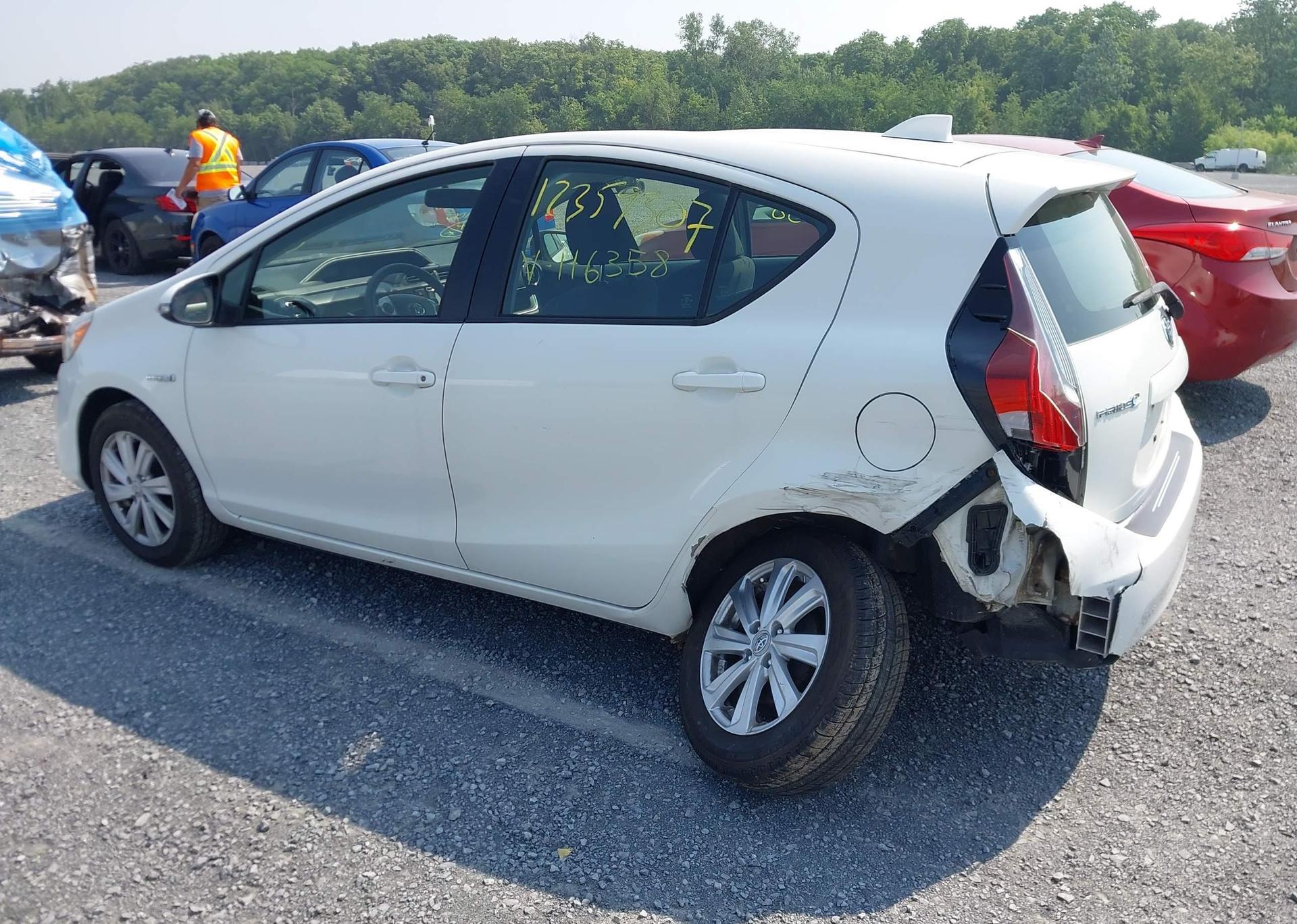 2016 TOYOTA Prius c
