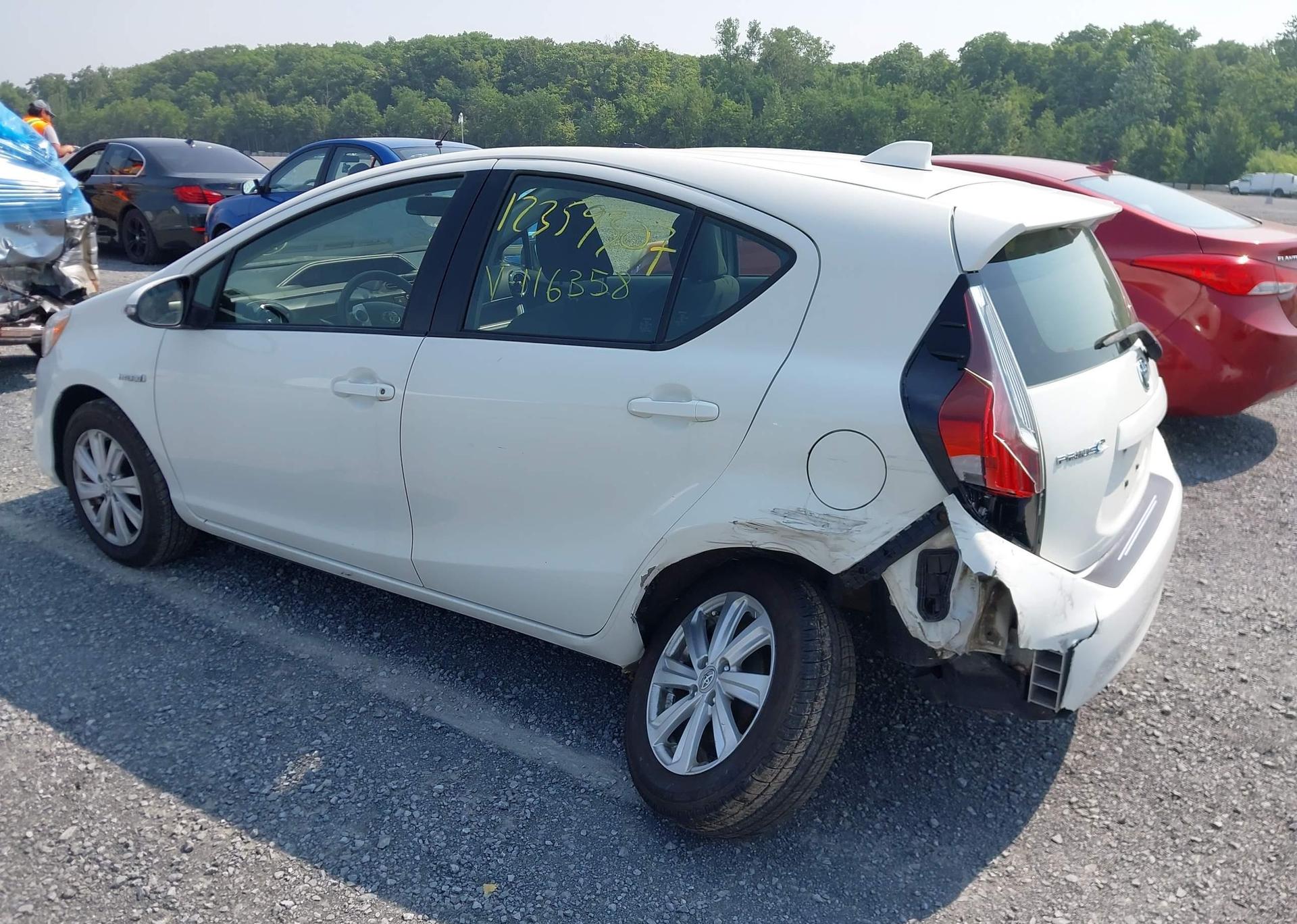 2016 TOYOTA Prius c