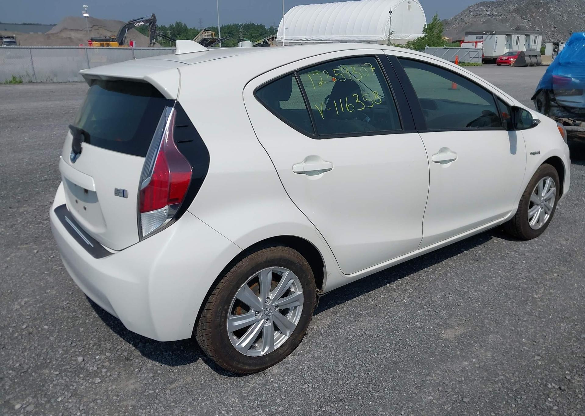 2016 TOYOTA Prius c