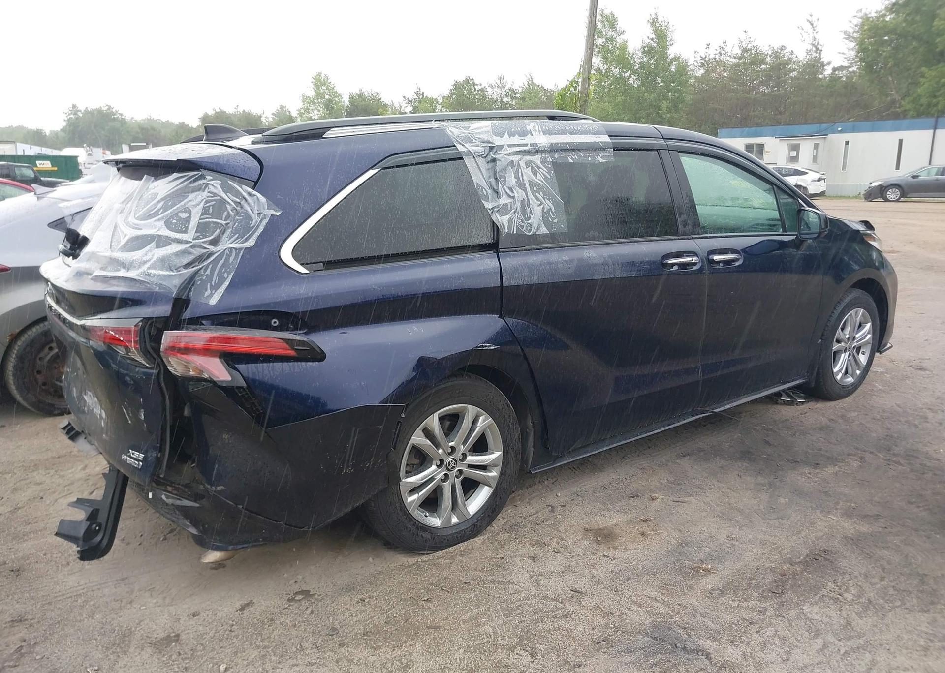 2022 TOYOTA SIENNA XSE 7-PASSENGER