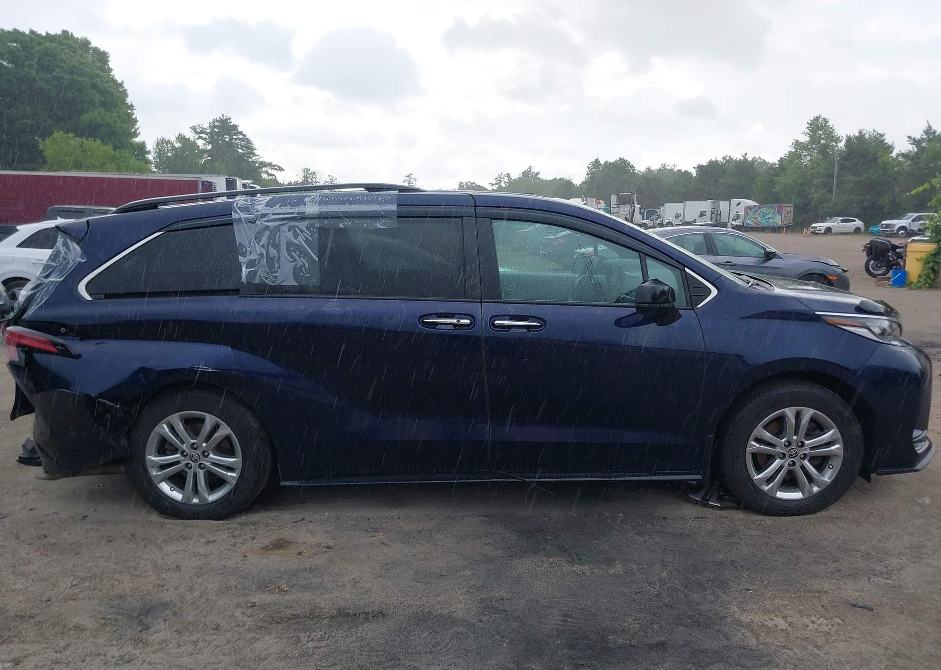 2022 TOYOTA SIENNA XSE 7-PASSENGER