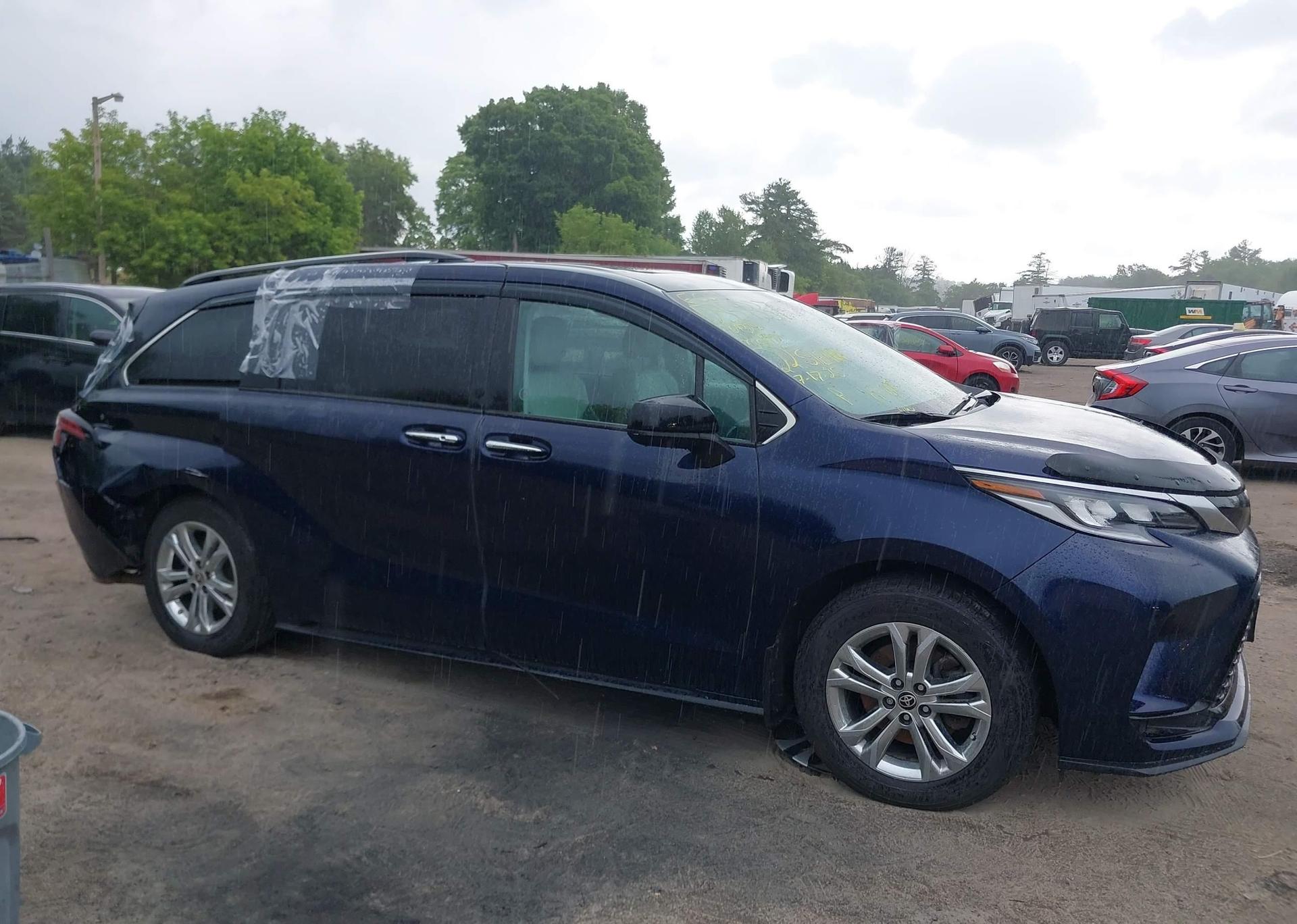 2022 TOYOTA SIENNA XSE 7-PASSENGER