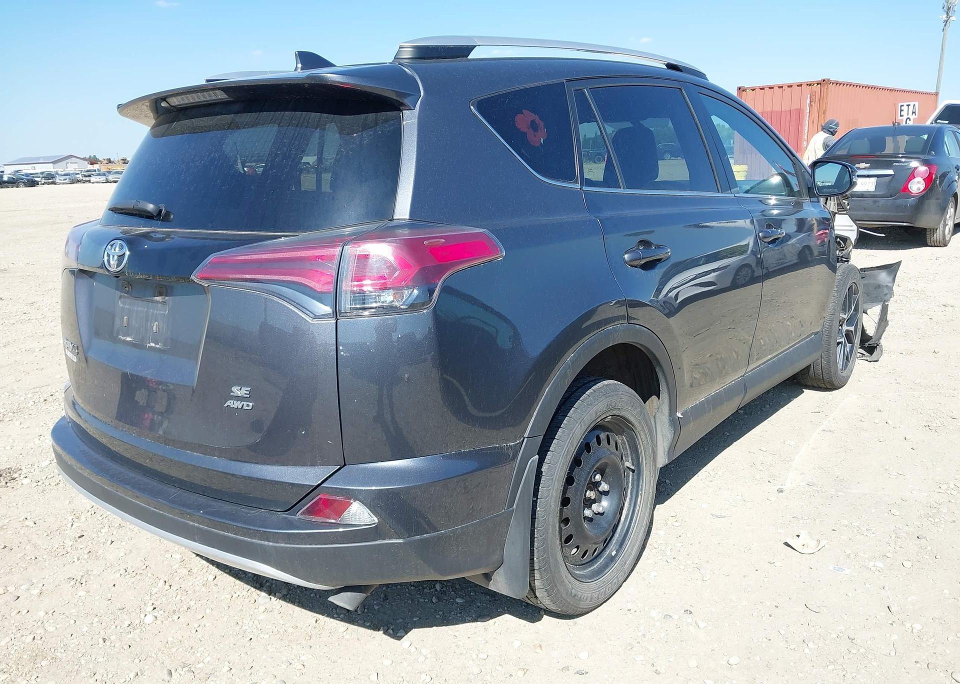 2016 TOYOTA RAV4 SE