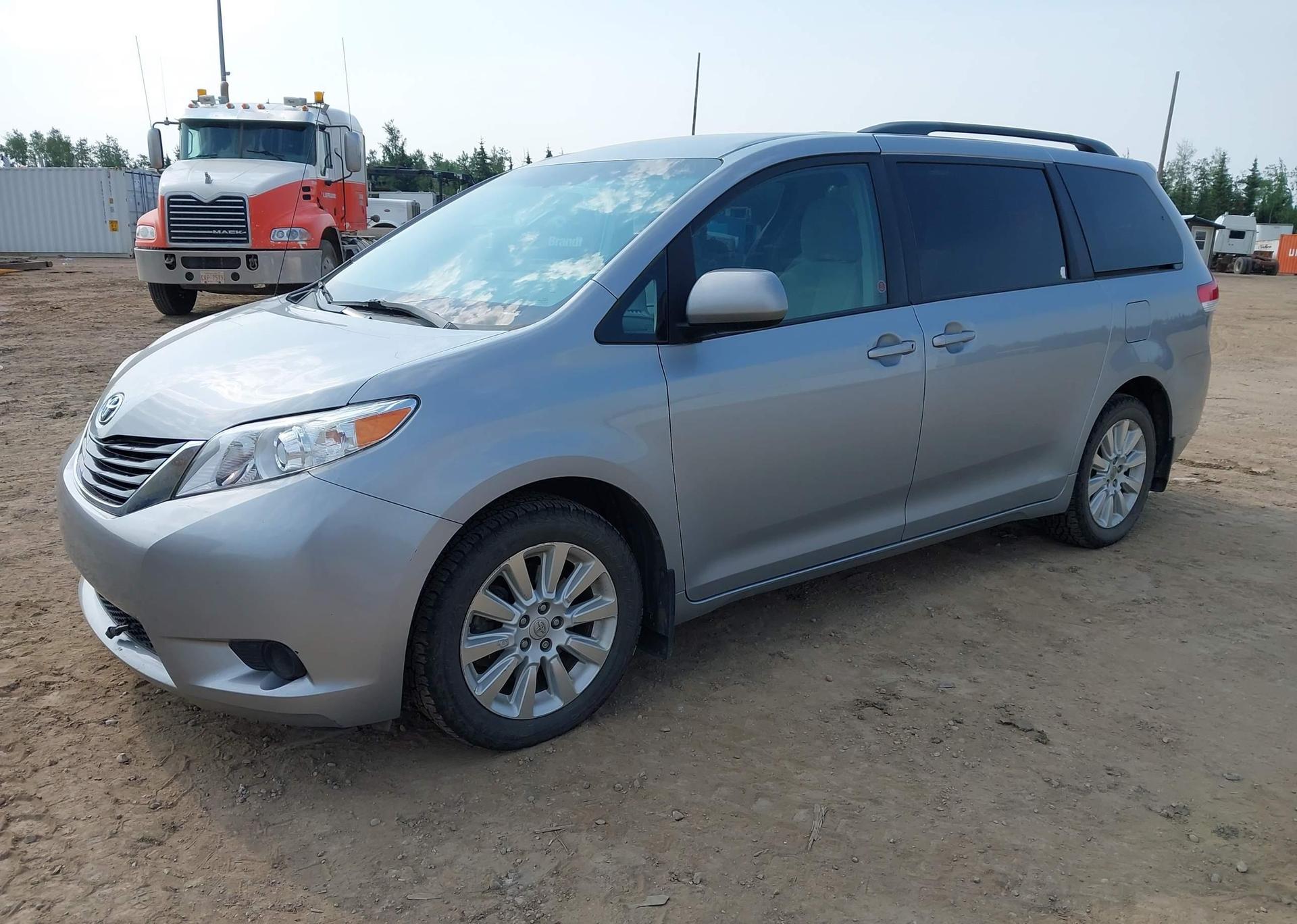 2014 TOYOTA SIENNA LE 7 PASSENGER