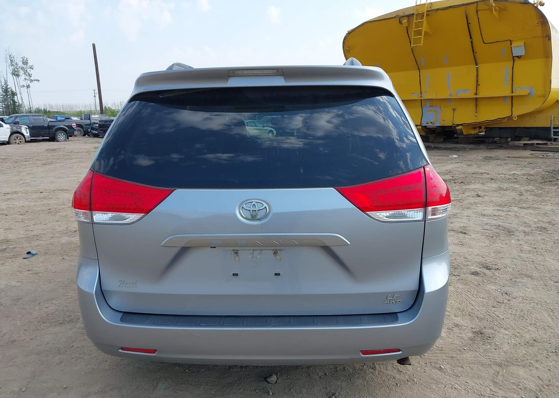 2014 TOYOTA SIENNA LE 7 PASSENGER