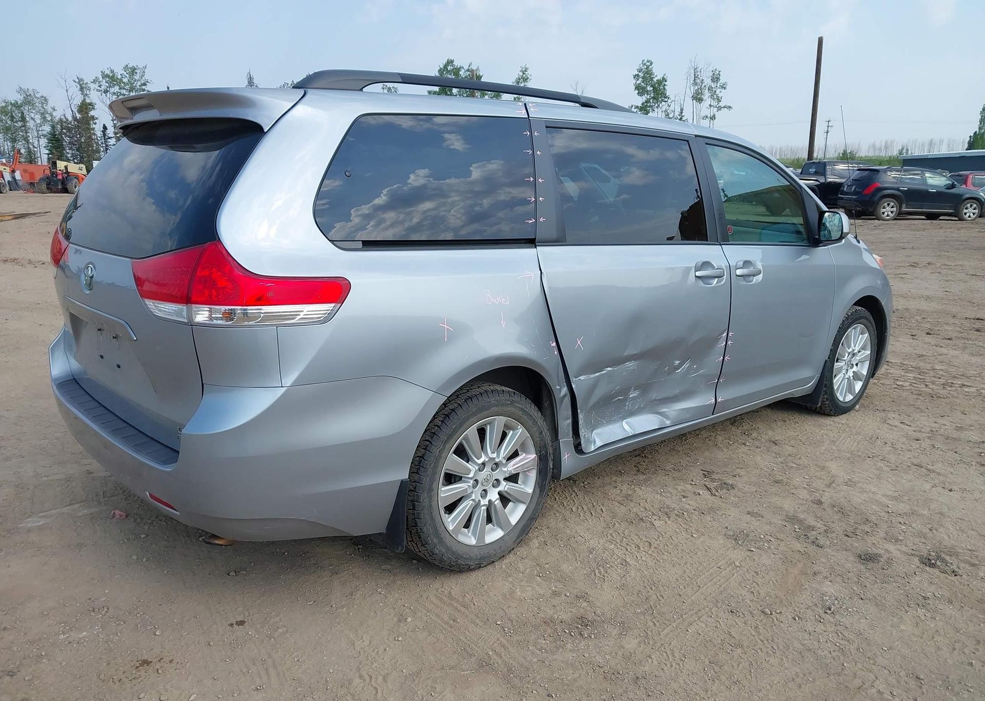 2014 TOYOTA SIENNA LE 7 PASSENGER
