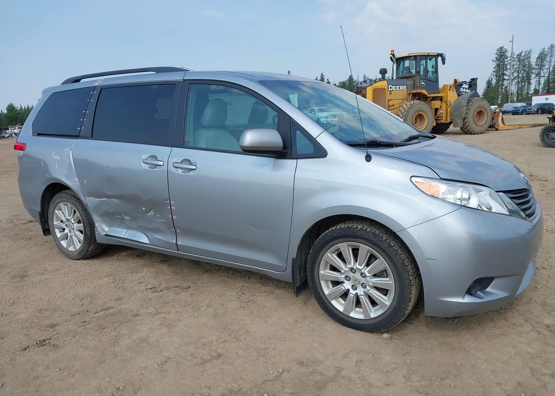 2014 TOYOTA SIENNA LE 7 PASSENGER