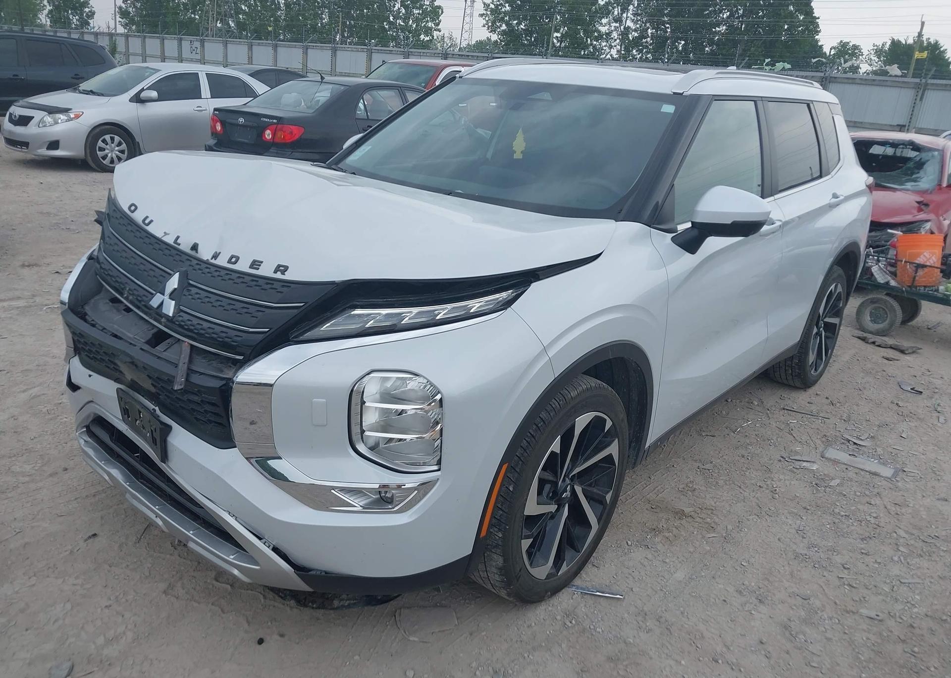 2023 MITSUBISHI OUTLANDER LE