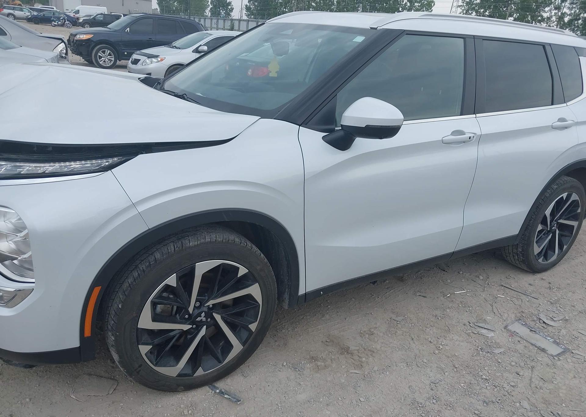 2023 MITSUBISHI OUTLANDER LE
