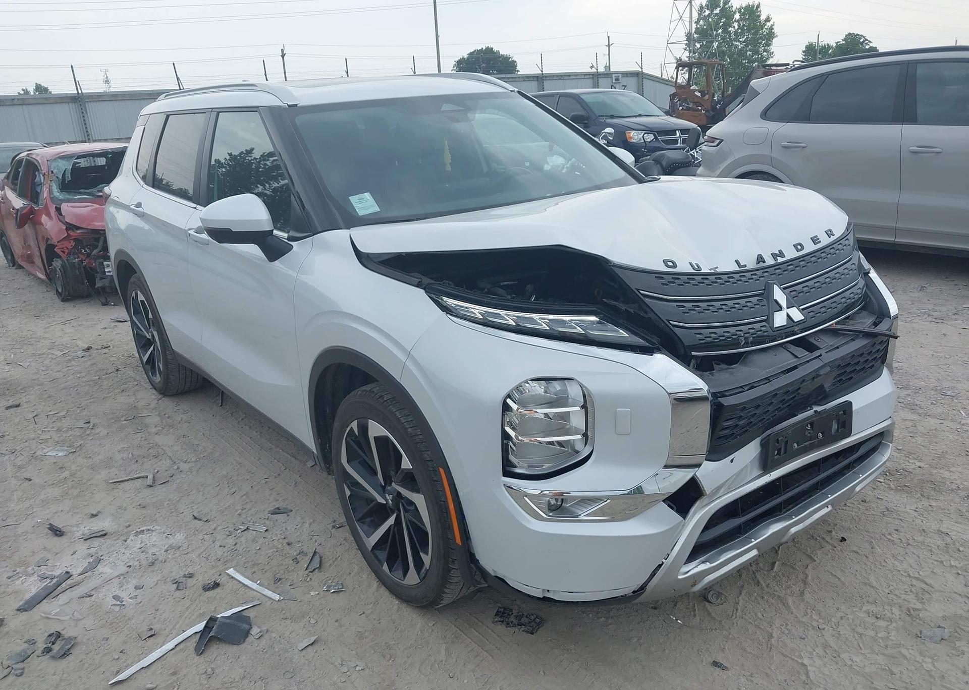 2023 MITSUBISHI OUTLANDER LE