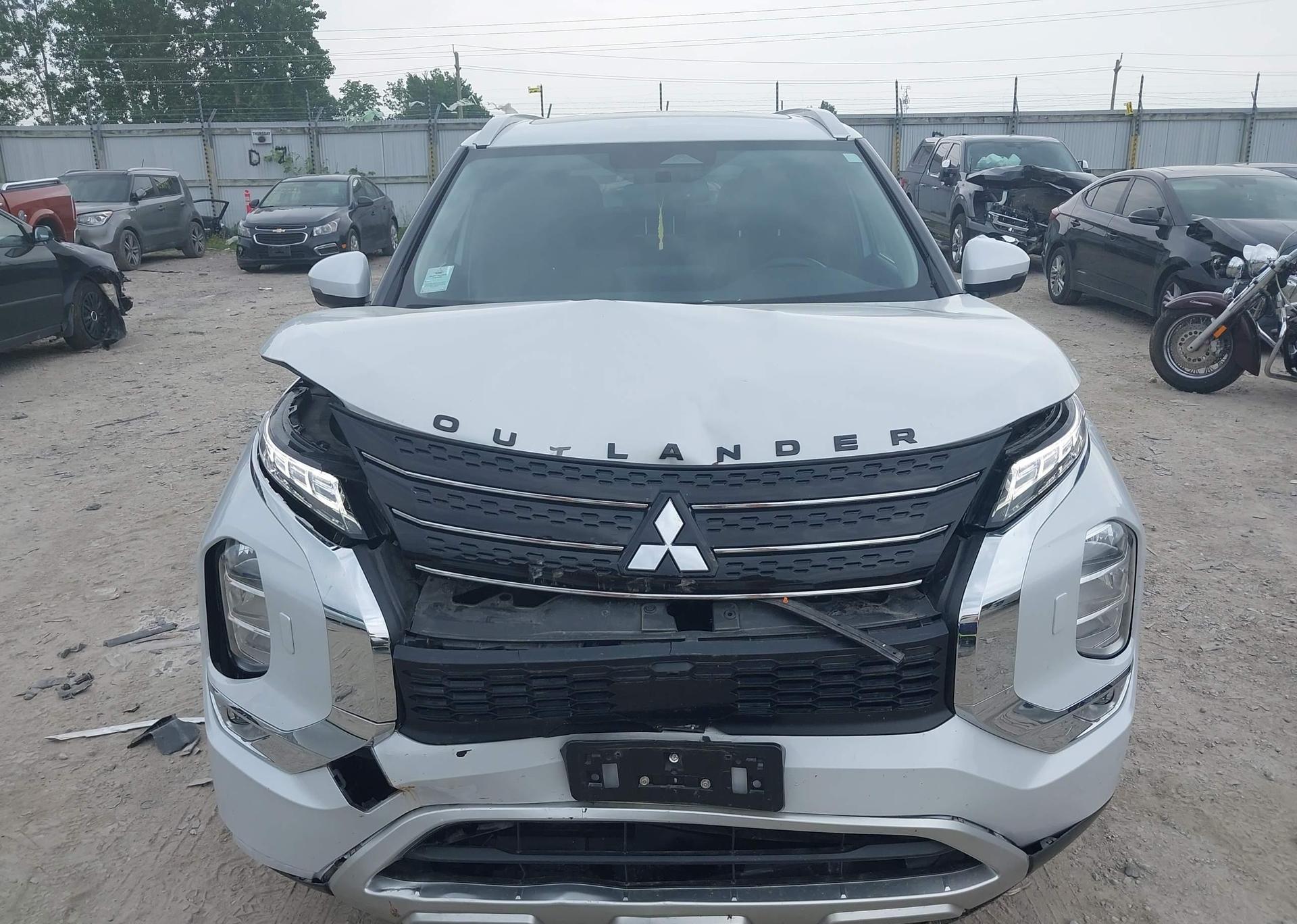 2023 MITSUBISHI OUTLANDER LE