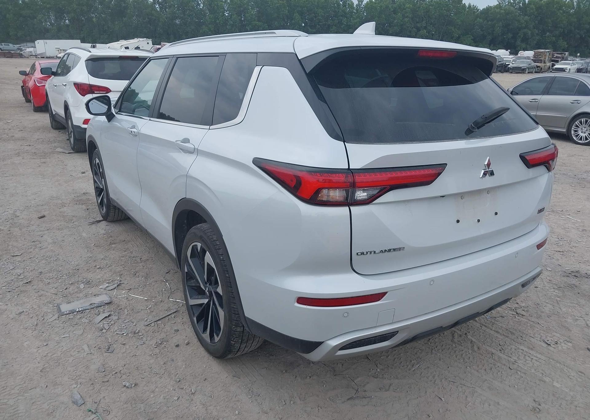 2023 MITSUBISHI OUTLANDER LE