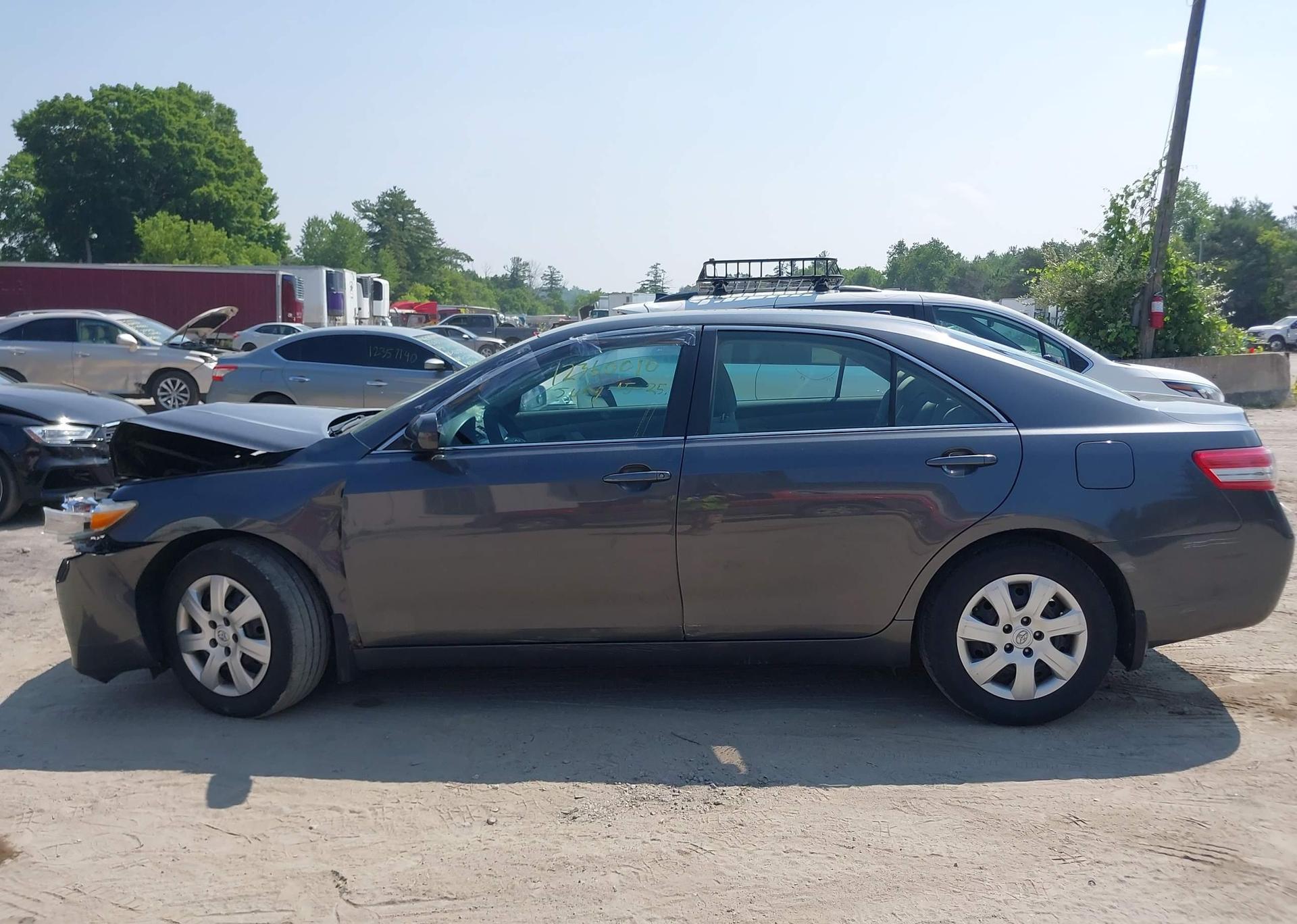 2010 TOYOTA CAMRY SE