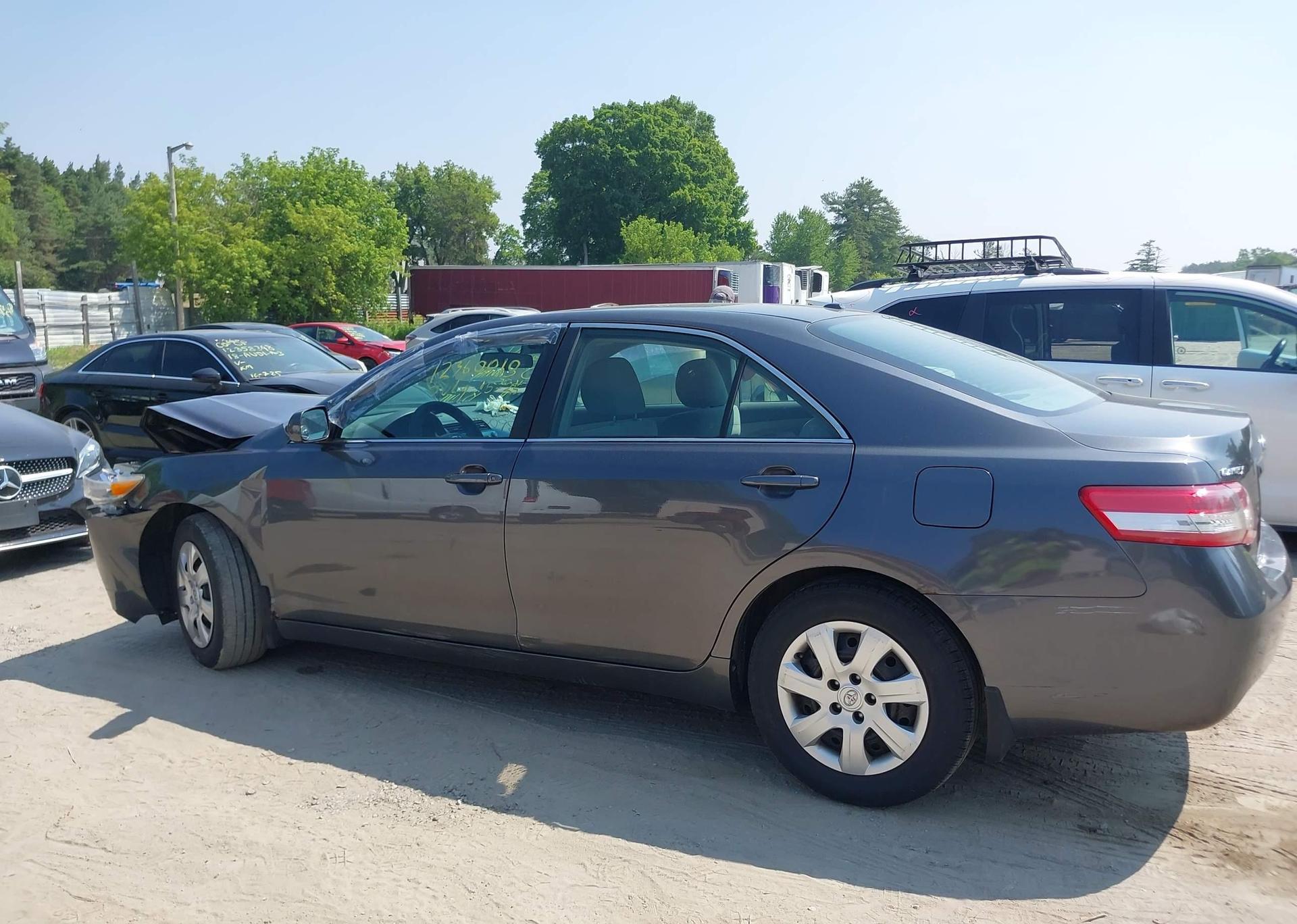 2010 TOYOTA CAMRY SE