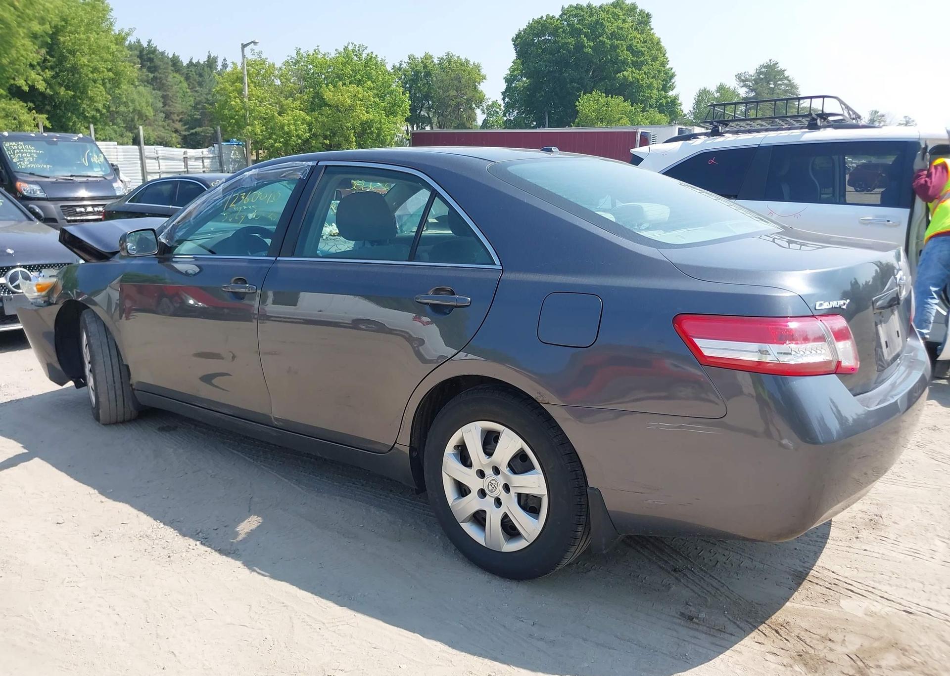 2010 TOYOTA CAMRY SE