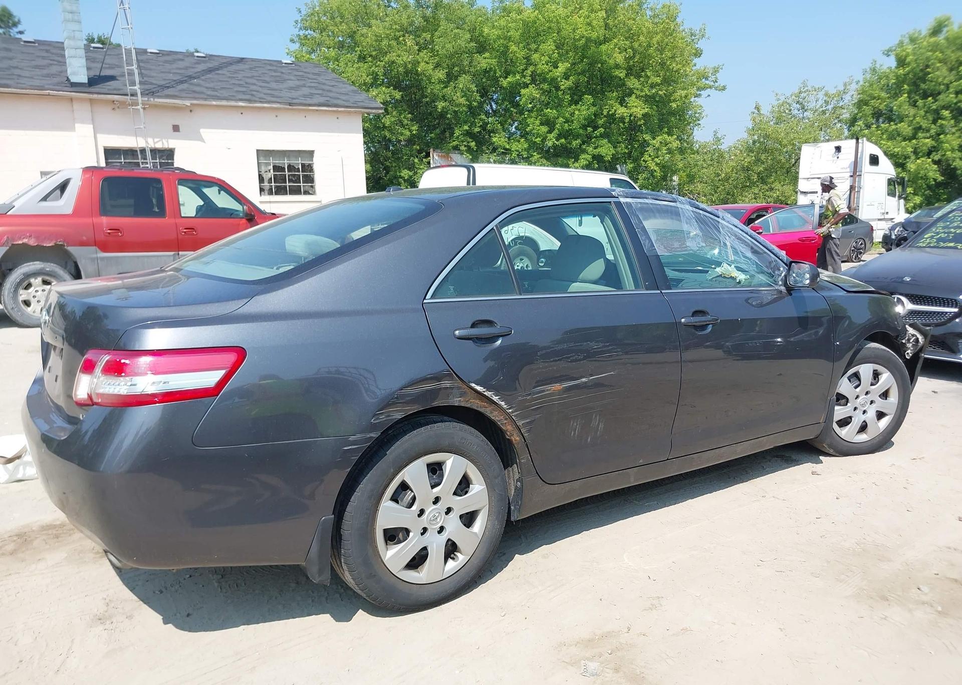 2010 TOYOTA CAMRY SE