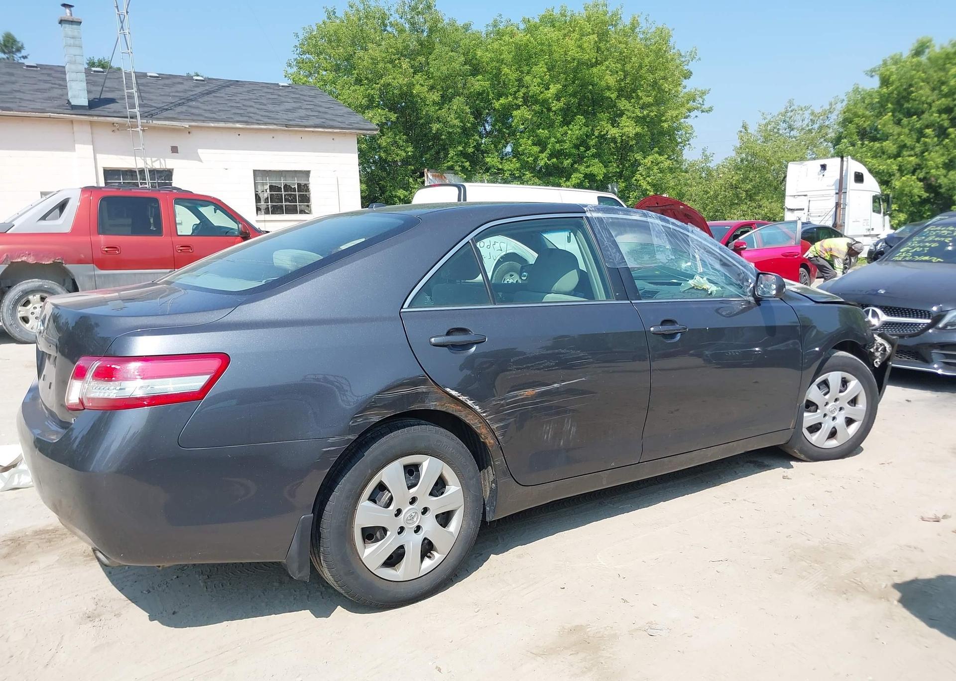 2010 TOYOTA CAMRY SE