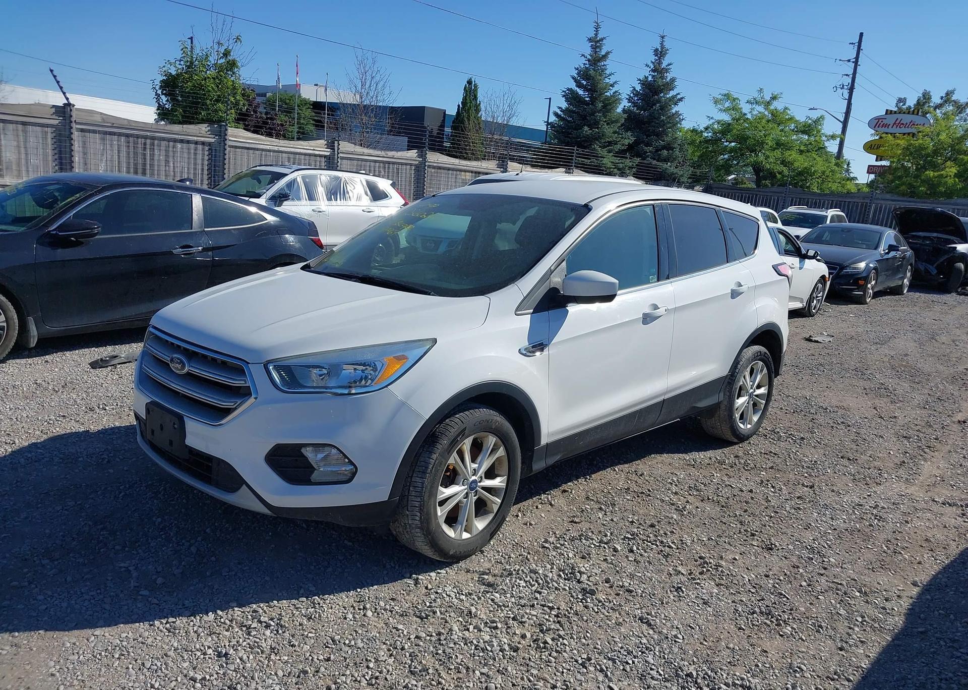2017 FORD ESCAPE SE
