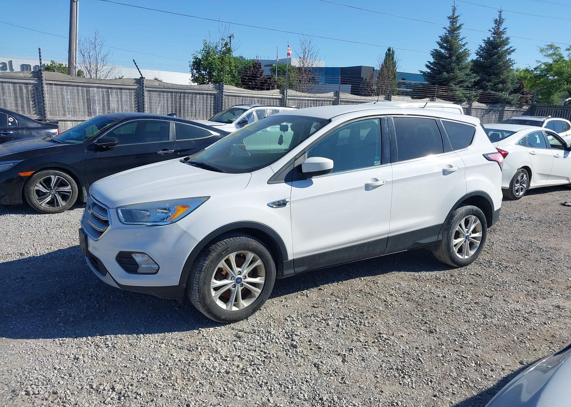 2017 FORD ESCAPE SE