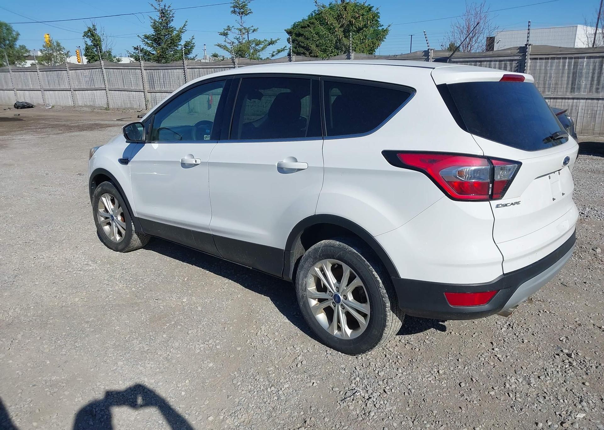 2017 FORD ESCAPE SE