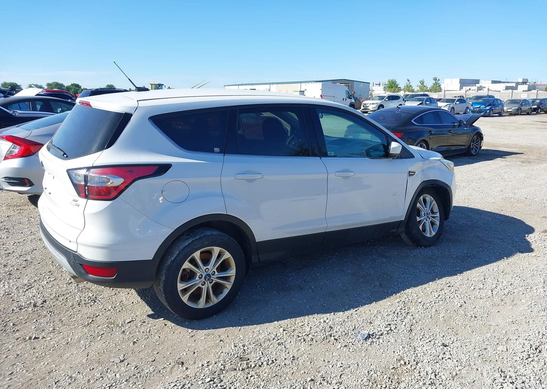 2017 FORD ESCAPE SE