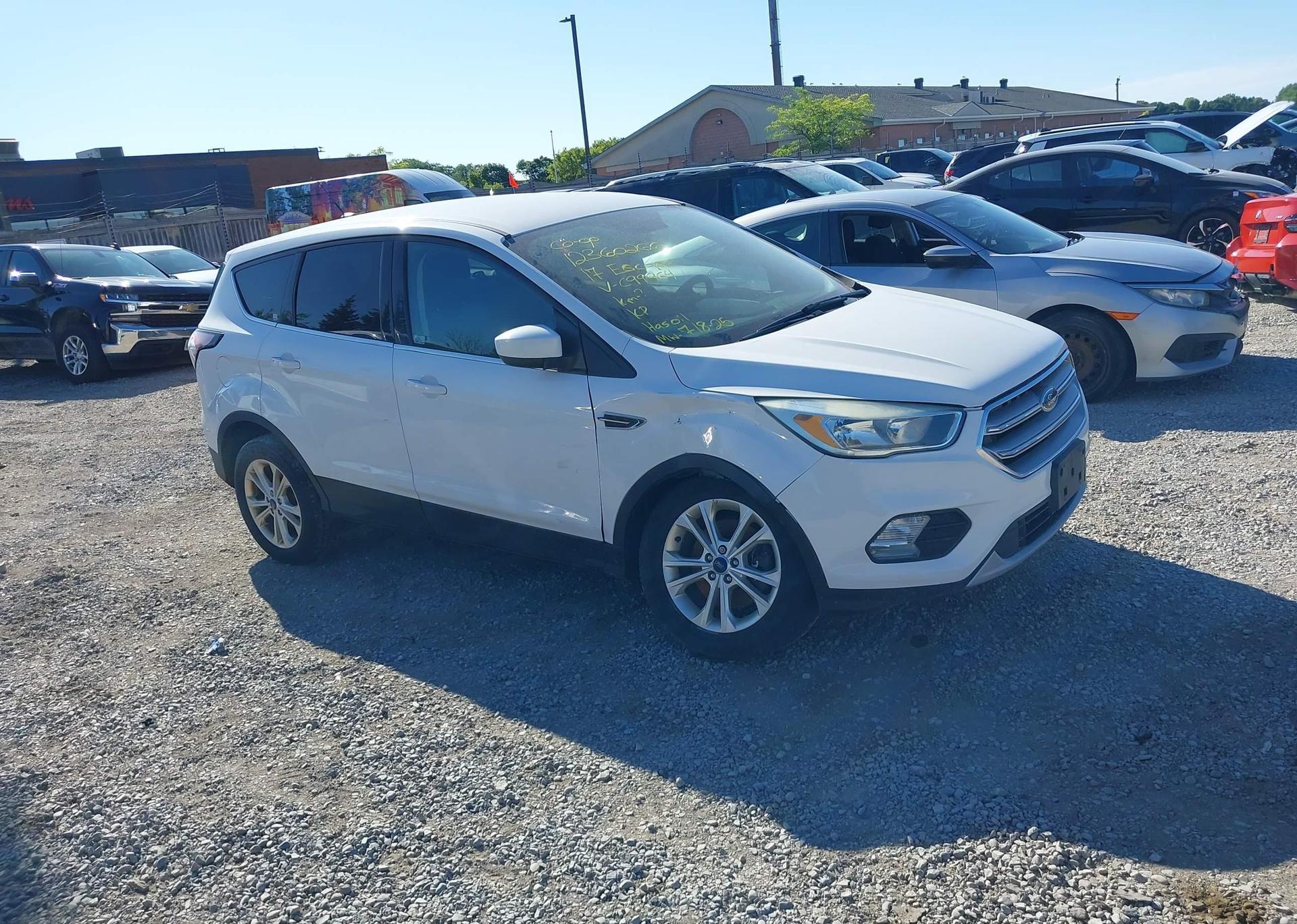 2017 FORD ESCAPE SE
