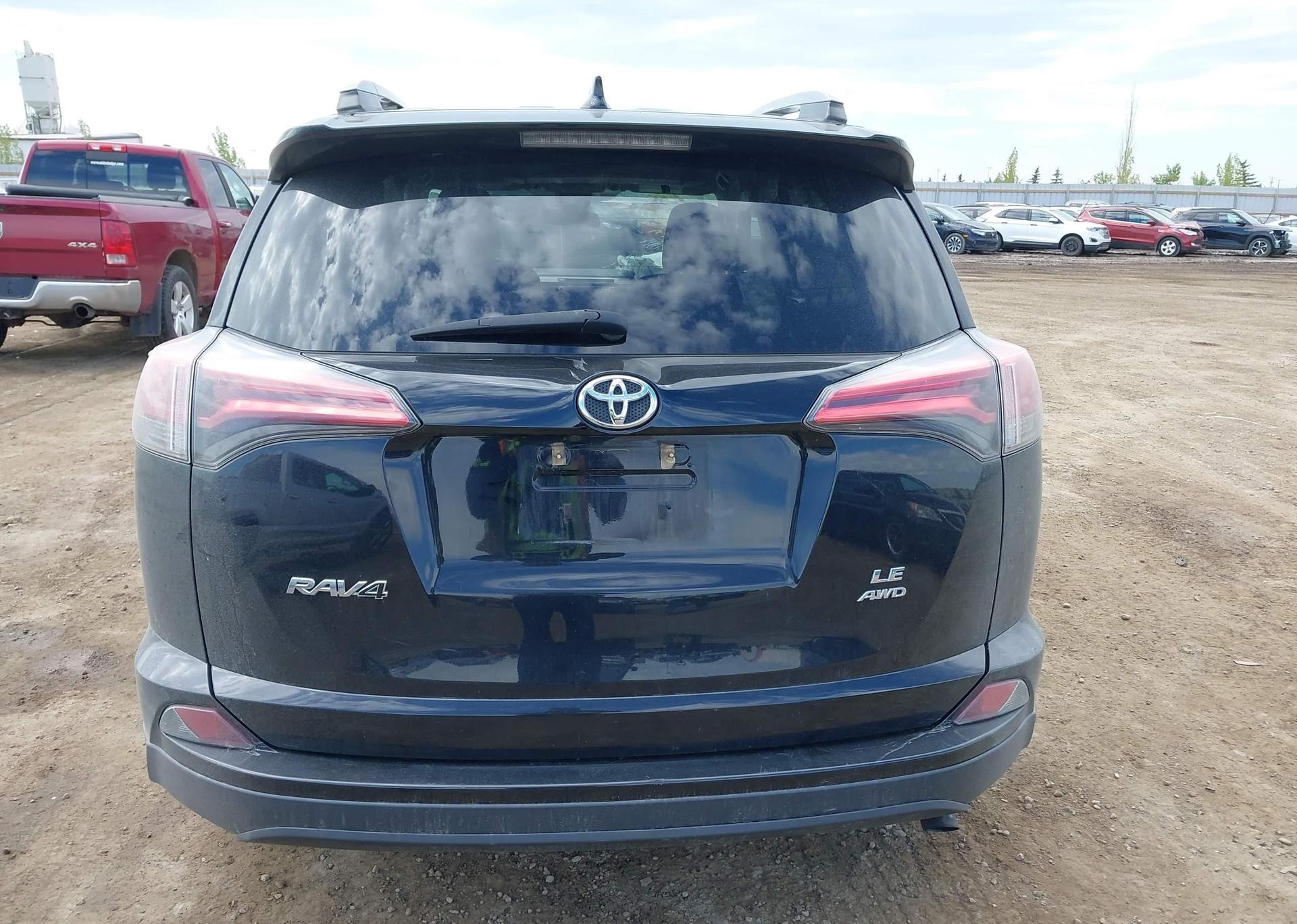 2018 TOYOTA RAV4 LE