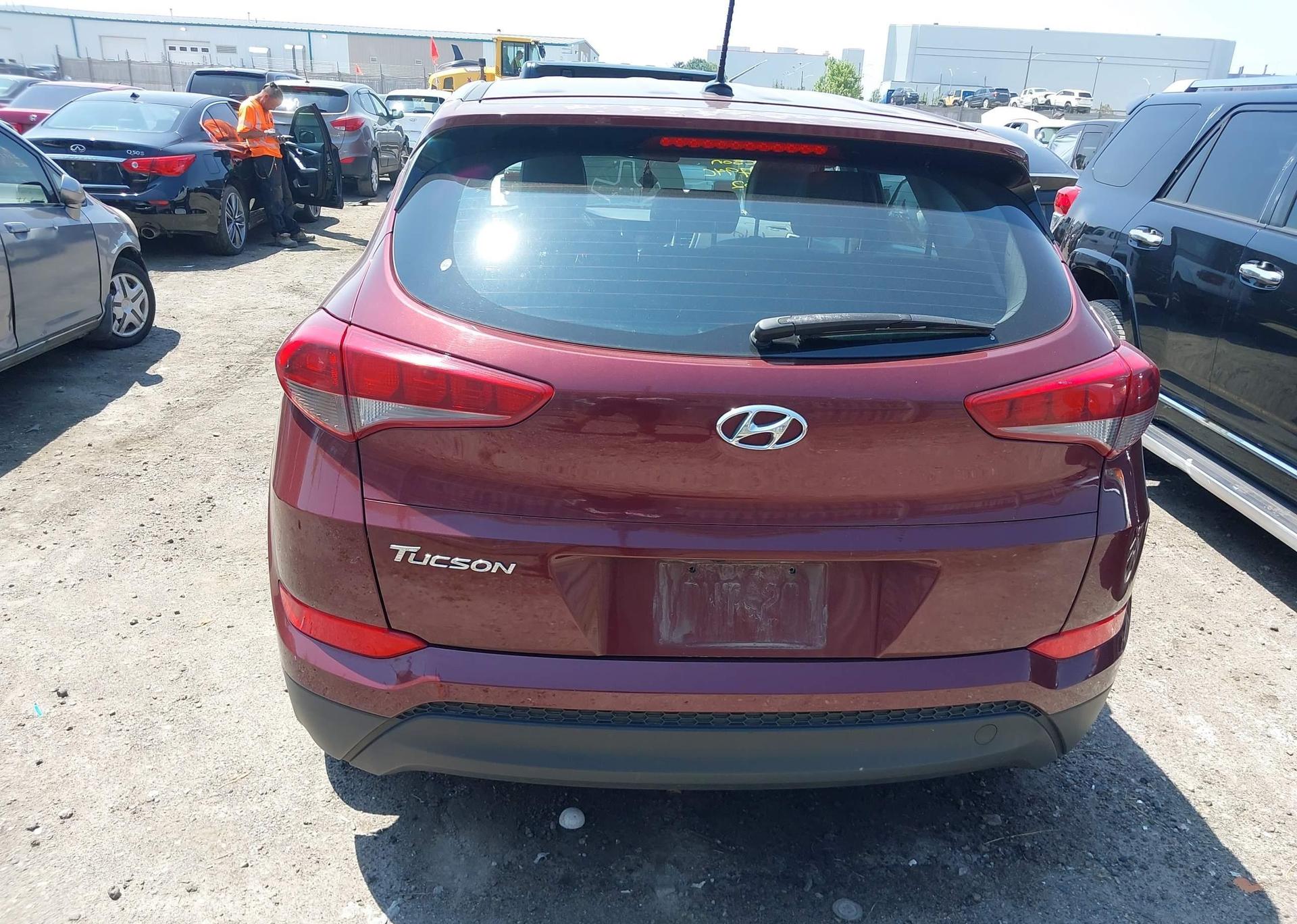 2017 HYUNDAI TUCSON SE
