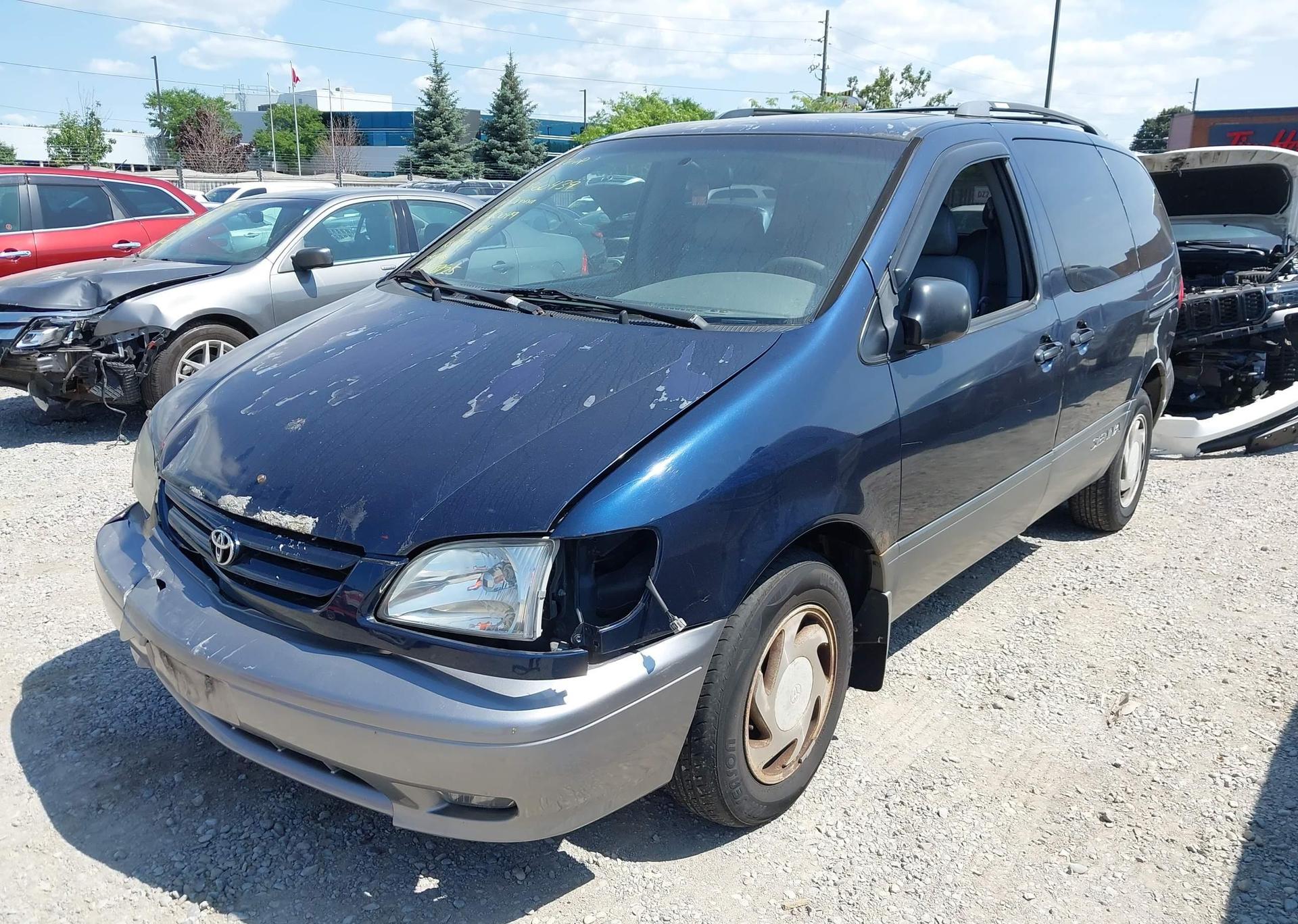 2001 TOYOTA SIENNA LE