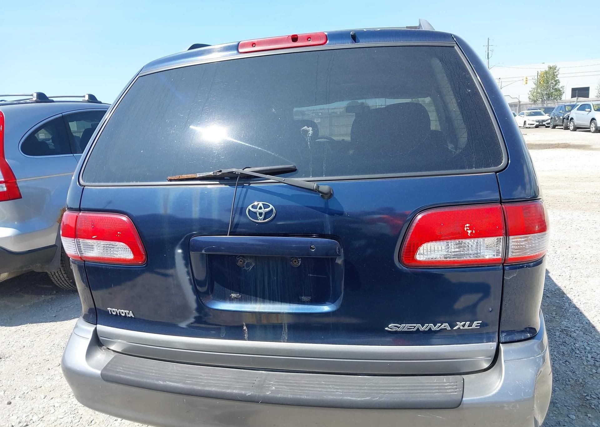 2001 TOYOTA SIENNA LE
