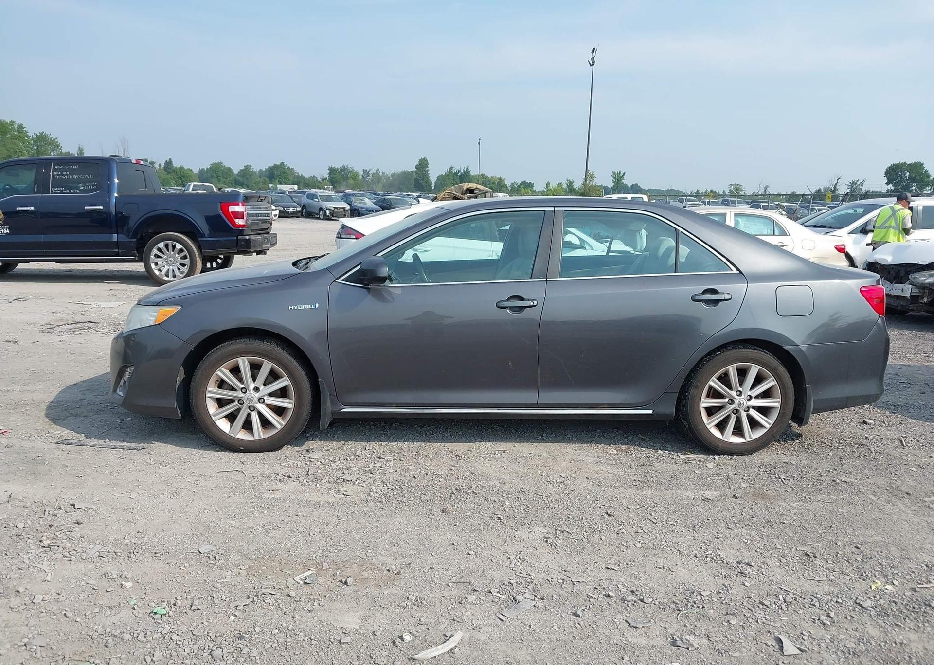 2014 TOYOTA CAMRY