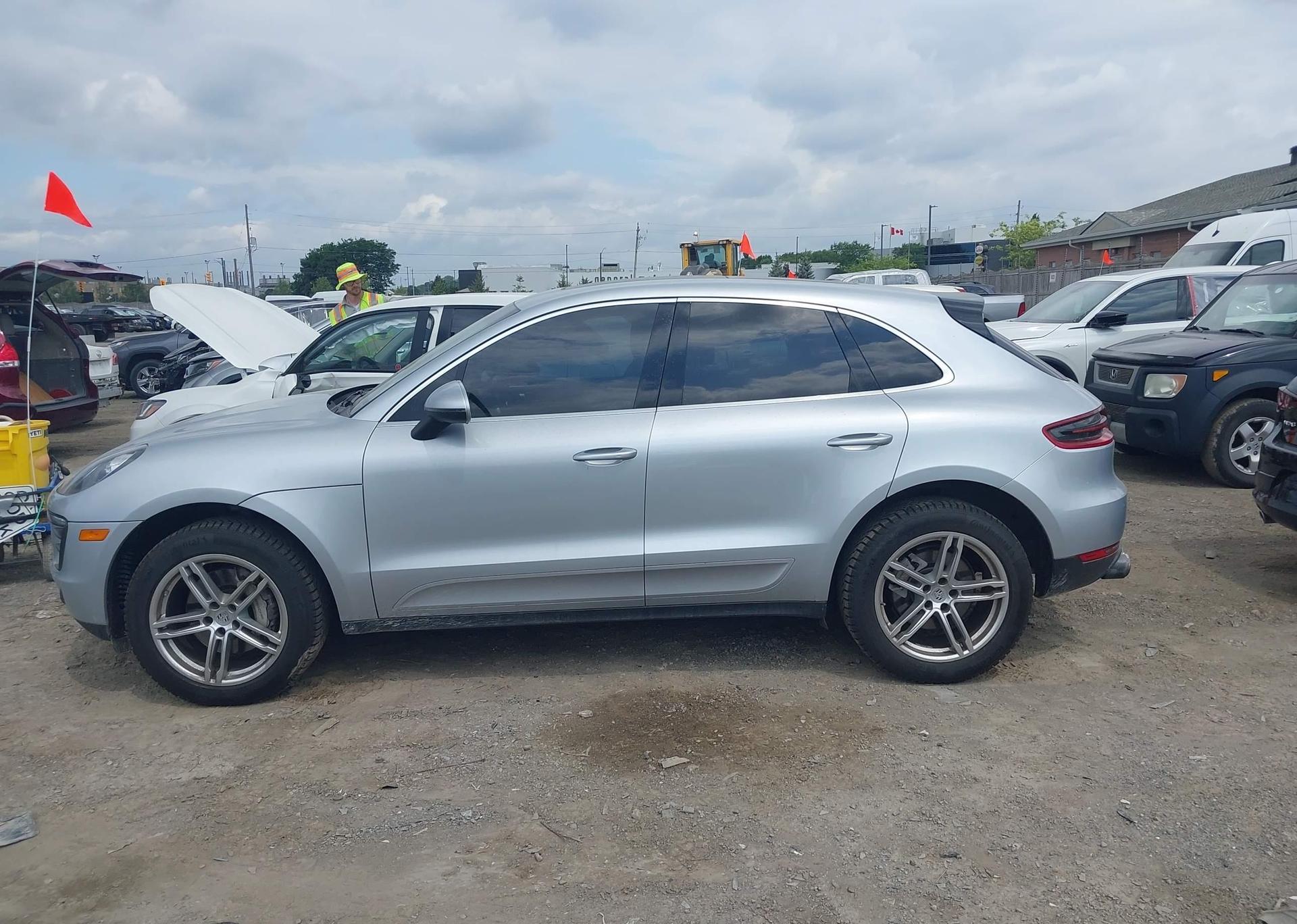 2016 PORSCHE MACAN S