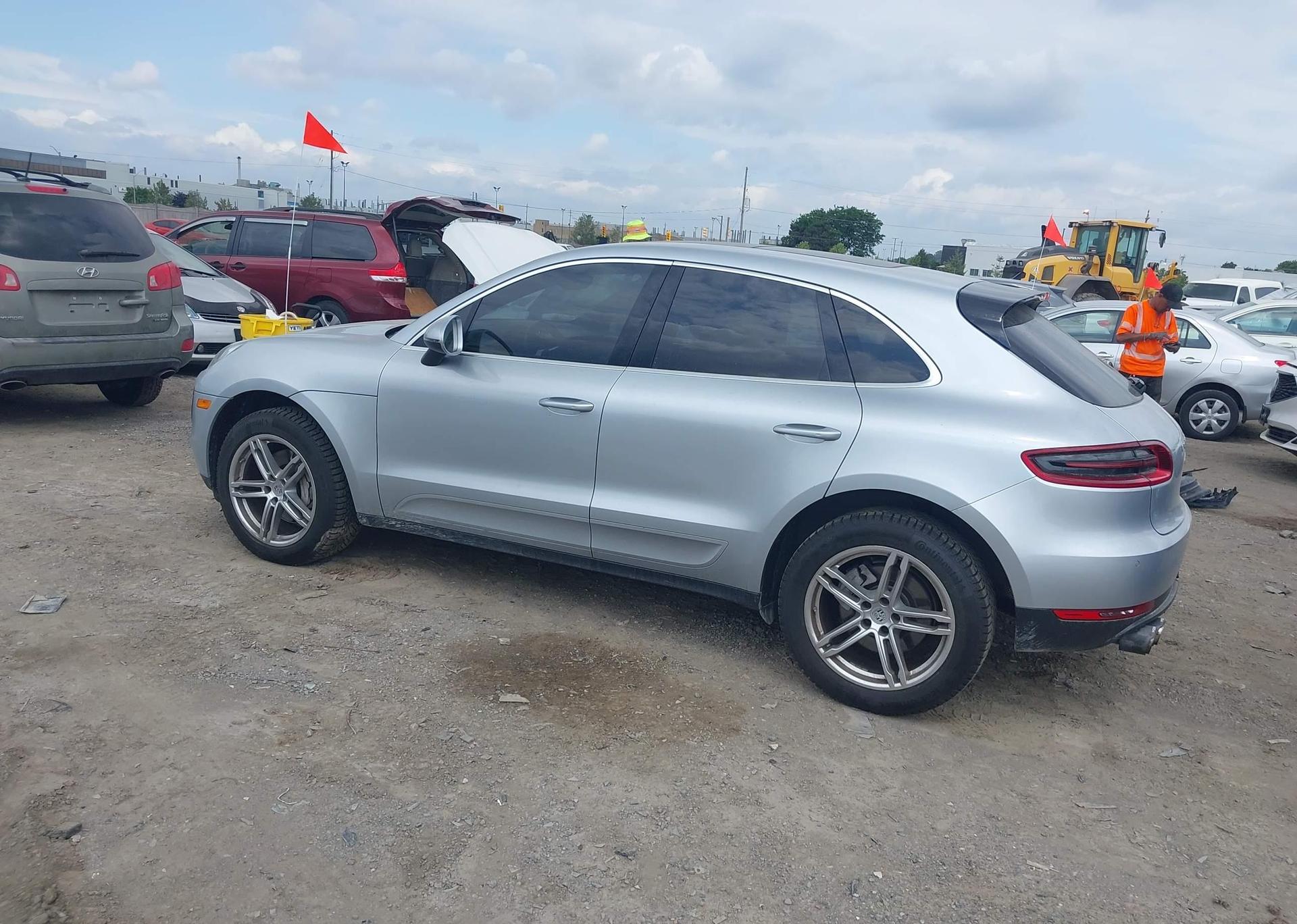 2016 PORSCHE MACAN S
