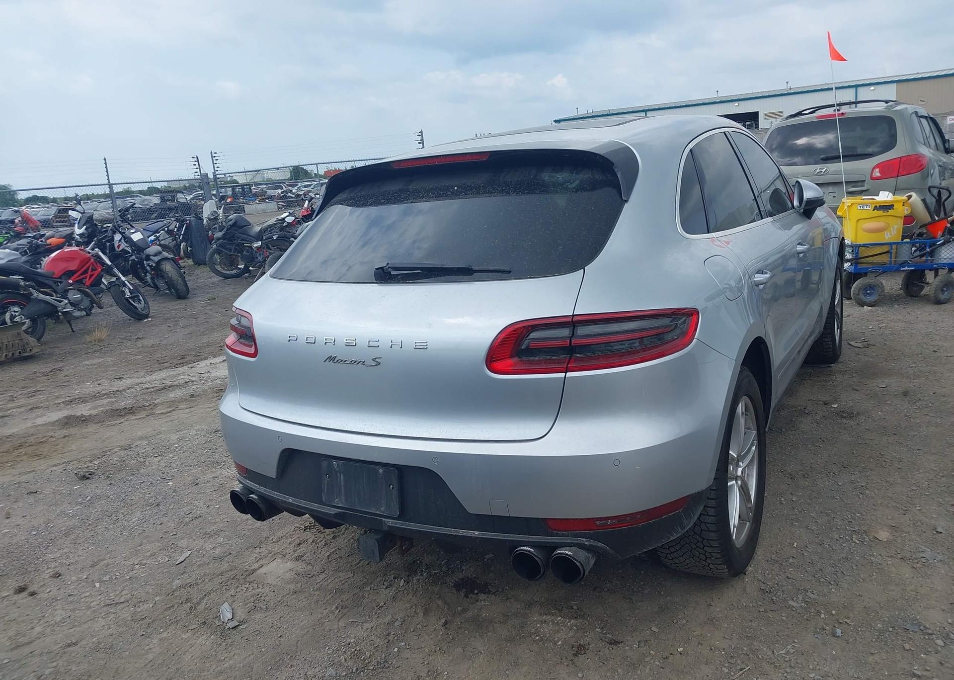 2016 PORSCHE MACAN S