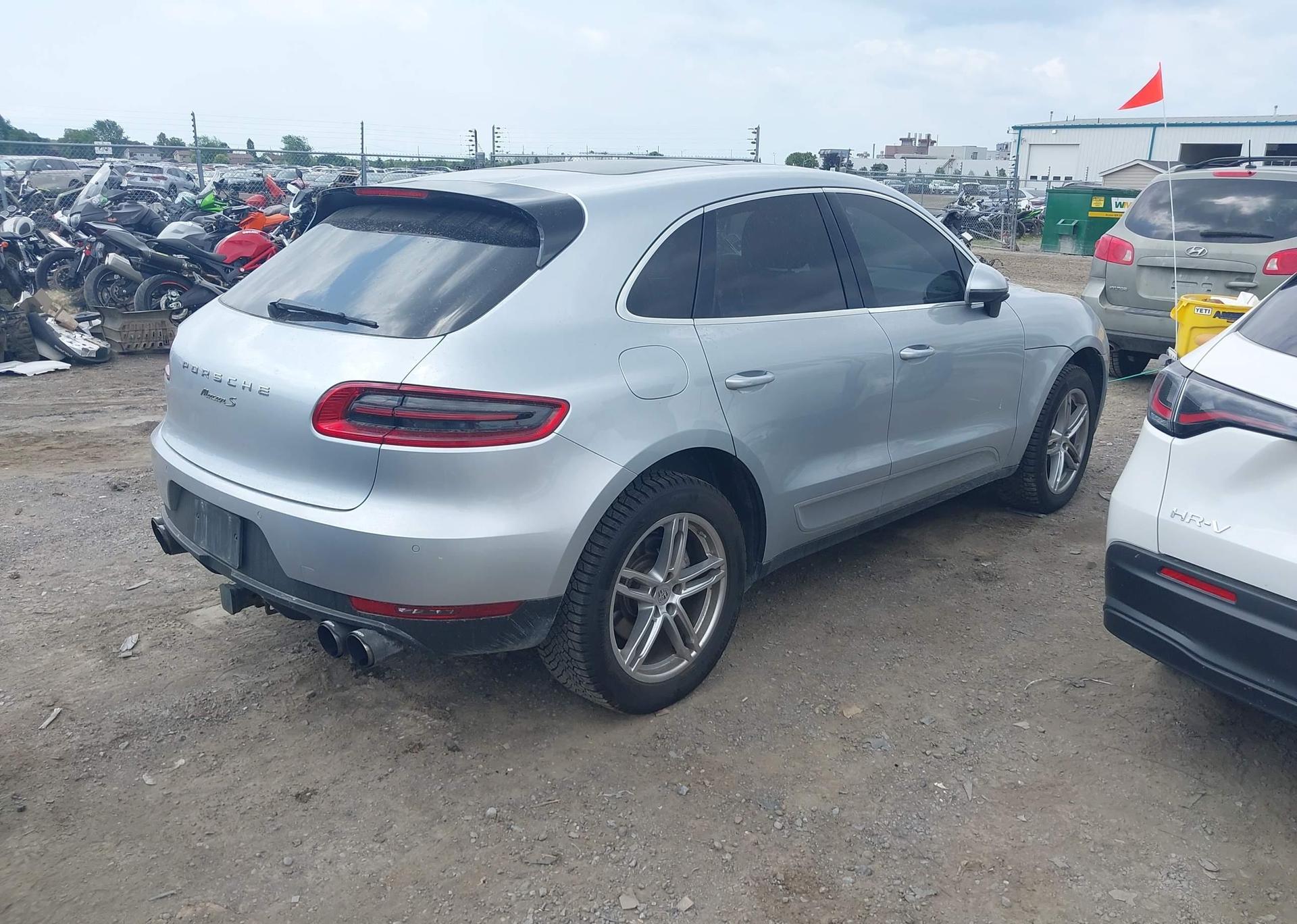 2016 PORSCHE MACAN S