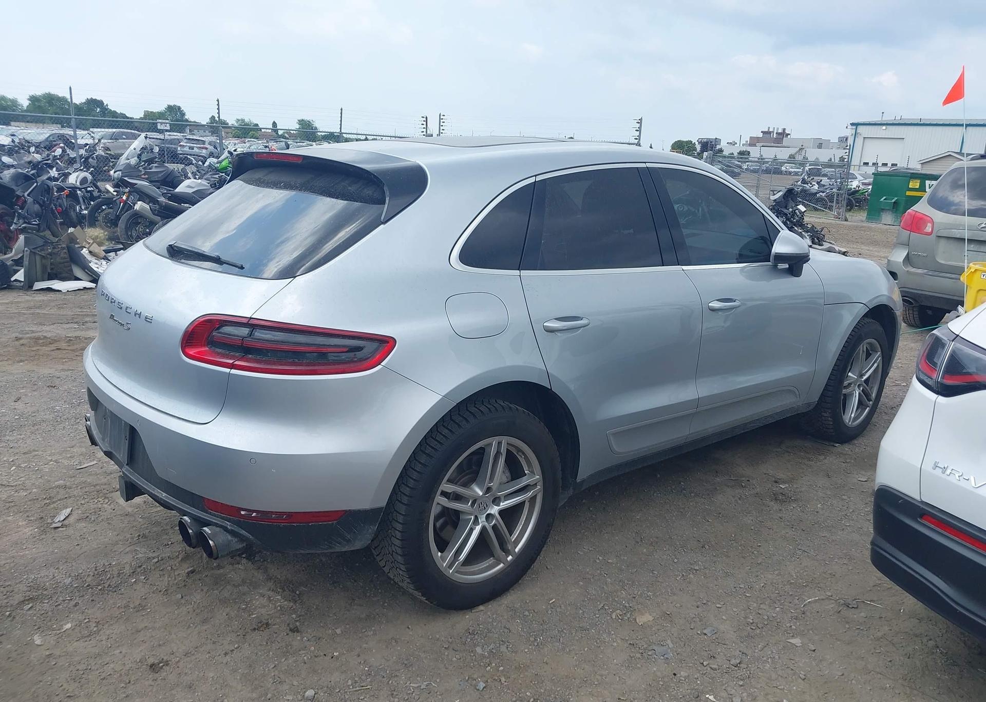2016 PORSCHE MACAN S