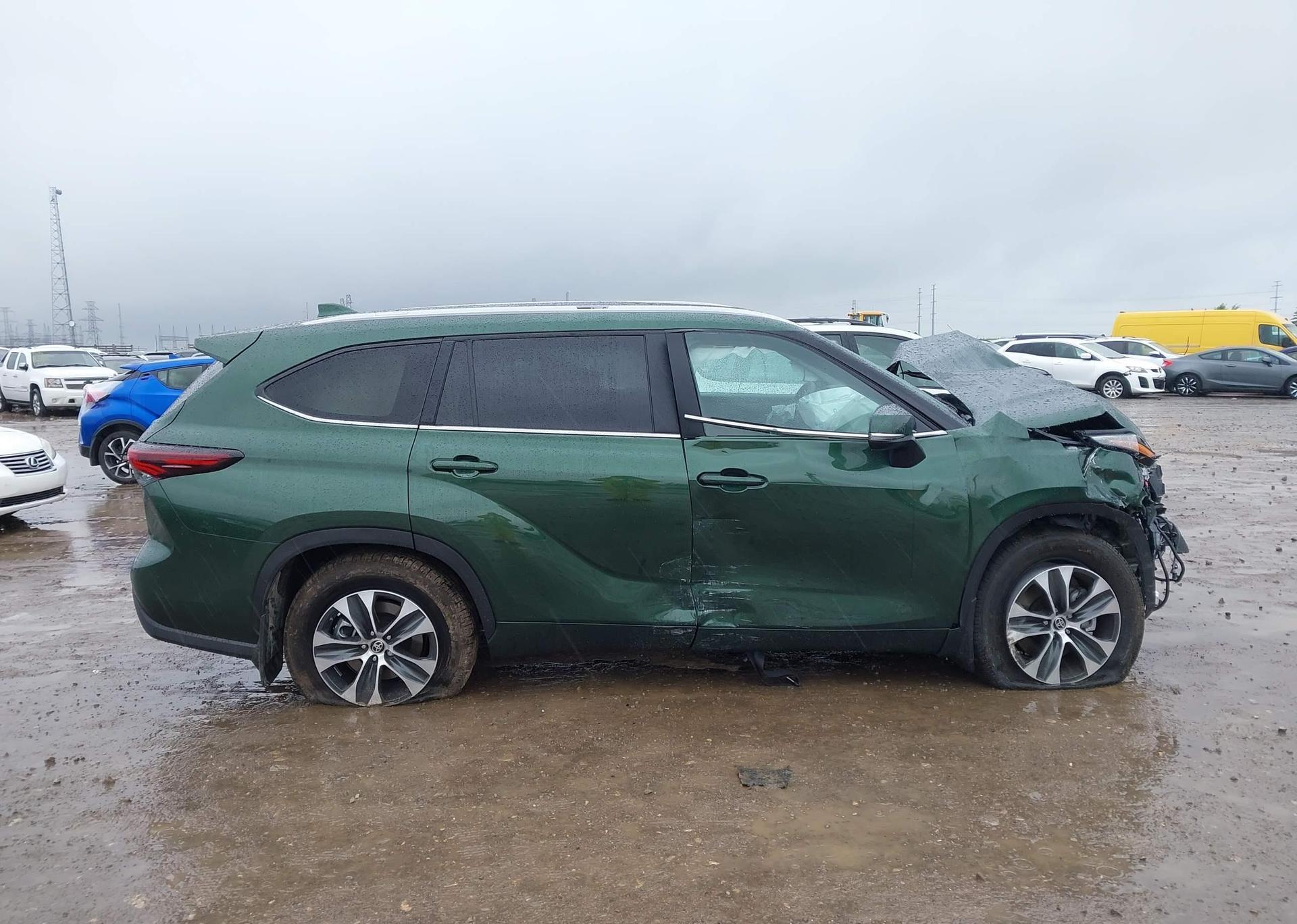 2025 TOYOTA highlander xle