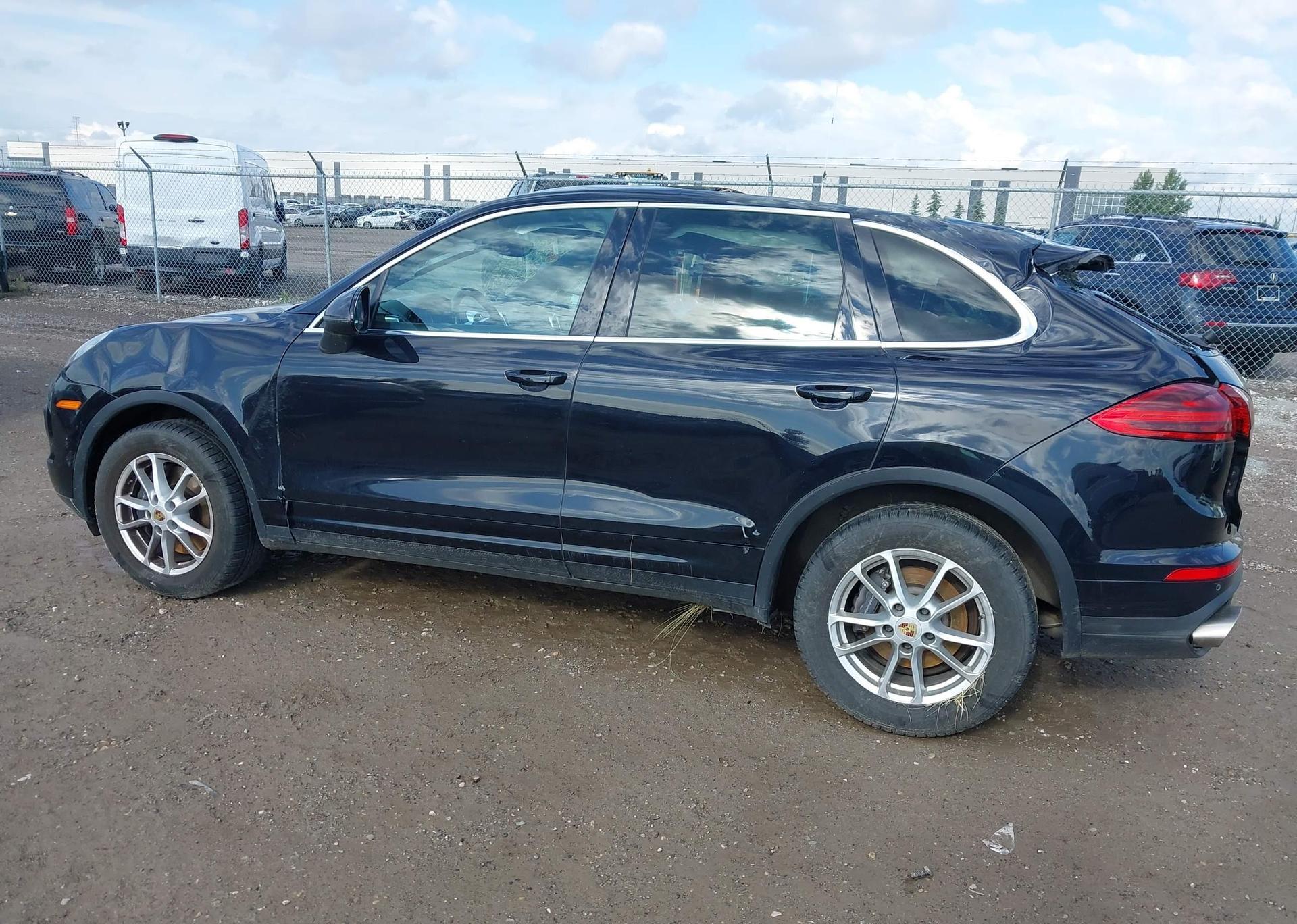 2015 PORSCHE CAYENNE
